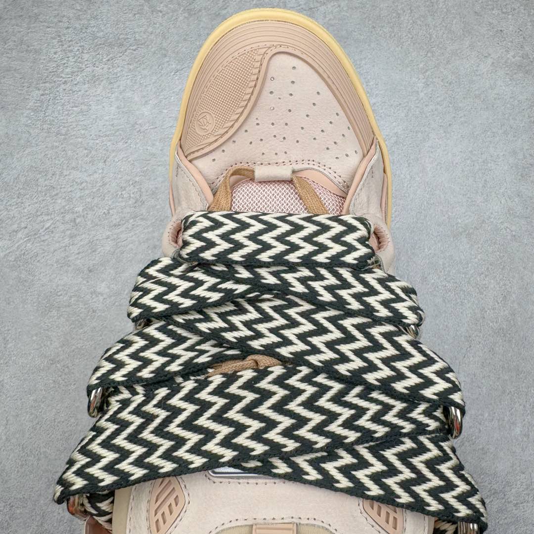 图片[4]-＃GD广顶 Lanvin Leather Curb Sneakers浪凡面包鞋 Leather是一款灵感源自90年代的运动鞋 设计自信 尺寸夸张 这款鞋由纳帕小牛皮、翻毛皮和网眼布制成 圆润的外形、加垫的鞋舌和弯曲的金属孔眼使这款精心打造的鞋格外舒适 尺码：35 36 37 38 39 40 41 42 43 44 45 46-选品中心