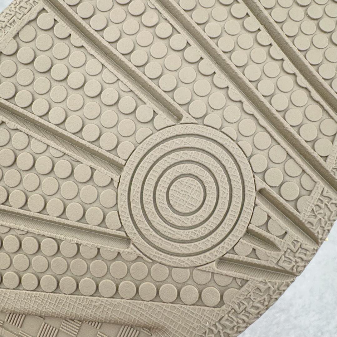 图片[18]-＃GD广顶 Lanvin Leather Curb Sneakers浪凡面包鞋 Leather是一款灵感源自90年代的运动鞋 设计自信 尺寸夸张 这款鞋由纳帕小牛皮、翻毛皮和网眼布制成 圆润的外形、加垫的鞋舌和弯曲的金属孔眼使这款精心打造的鞋格外舒适 尺码：35 36 37 38 39 40 41 42 43 44 45 46-选品中心