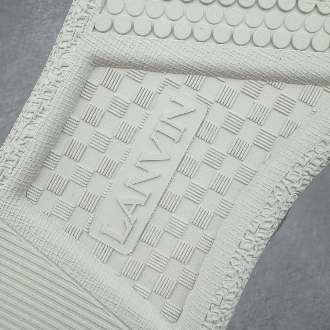 图片[17]-＃GD广顶 Lanvin Leather Curb Sneakers浪凡面包鞋 Leather是一款灵感源自90年代的运动鞋 设计自信 尺寸夸张 这款鞋由纳帕小牛皮、翻毛皮和网眼布制成 圆润的外形、加垫的鞋舌和弯曲的金属孔眼使这款精心打造的鞋格外舒适 尺码：35 36 37 38 39 40 41 42 43 44 45 46-选品中心