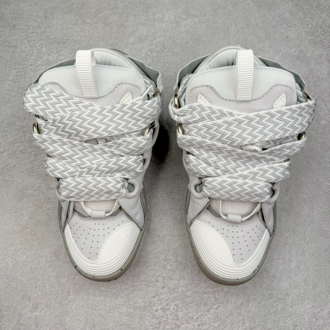 图片[2]-＃GD广顶 Lanvin Leather Curb Sneakers浪凡面包鞋 Leather是一款灵感源自90年代的运动鞋 设计自信 尺寸夸张 这款鞋由纳帕小牛皮、翻毛皮和网眼布制成 圆润的外形、加垫的鞋舌和弯曲的金属孔眼使这款精心打造的鞋格外舒适 尺码：35 36 37 38 39 40 41 42 43 44 45 46-选品中心