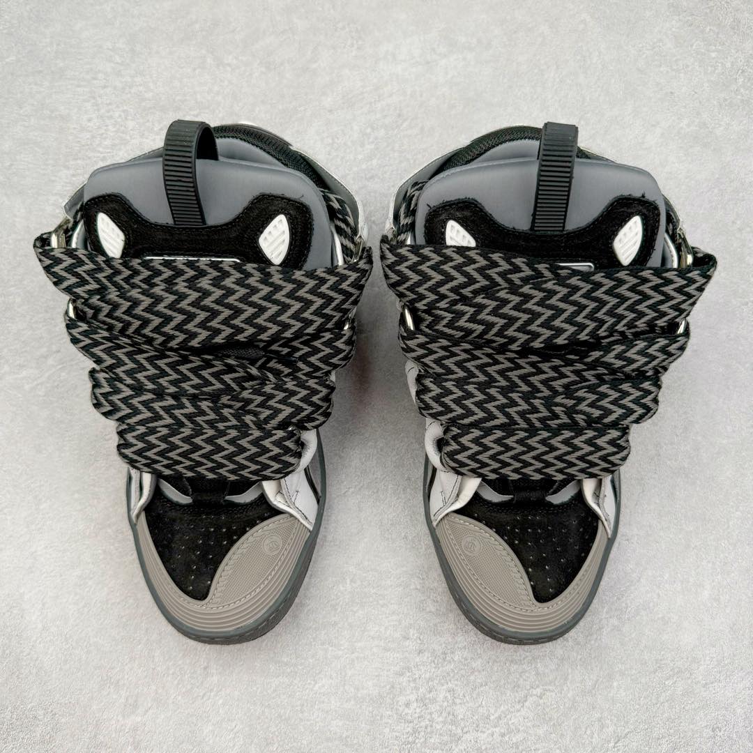 图片[2]-＃GD广顶 Lanvin Leather Curb Sneakers浪凡面包鞋 Leather是一款灵感源自90年代的运动鞋 设计自信 尺寸夸张 这款鞋由纳帕小牛皮、翻毛皮和网眼布制成 圆润的外形、加垫的鞋舌和弯曲的金属孔眼使这款精心打造的鞋格外舒适 尺码：35 36 37 38 39 40 41 42 43 44 45 46-选品中心