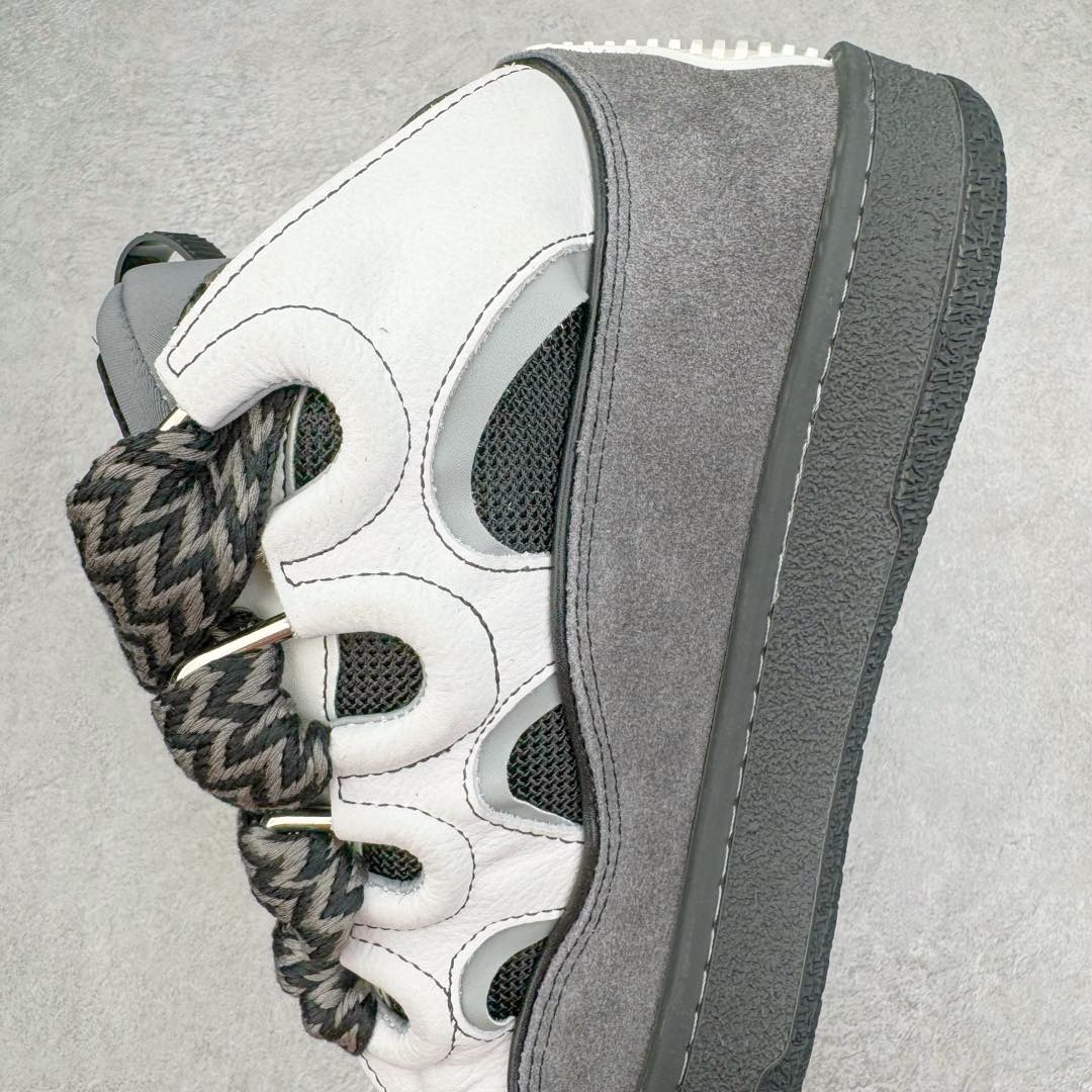 图片[7]-＃GD广顶 Lanvin Leather Curb Sneakers浪凡面包鞋 Leather是一款灵感源自90年代的运动鞋 设计自信 尺寸夸张 这款鞋由纳帕小牛皮、翻毛皮和网眼布制成 圆润的外形、加垫的鞋舌和弯曲的金属孔眼使这款精心打造的鞋格外舒适 尺码：35 36 37 38 39 40 41 42 43 44 45 46-选品中心