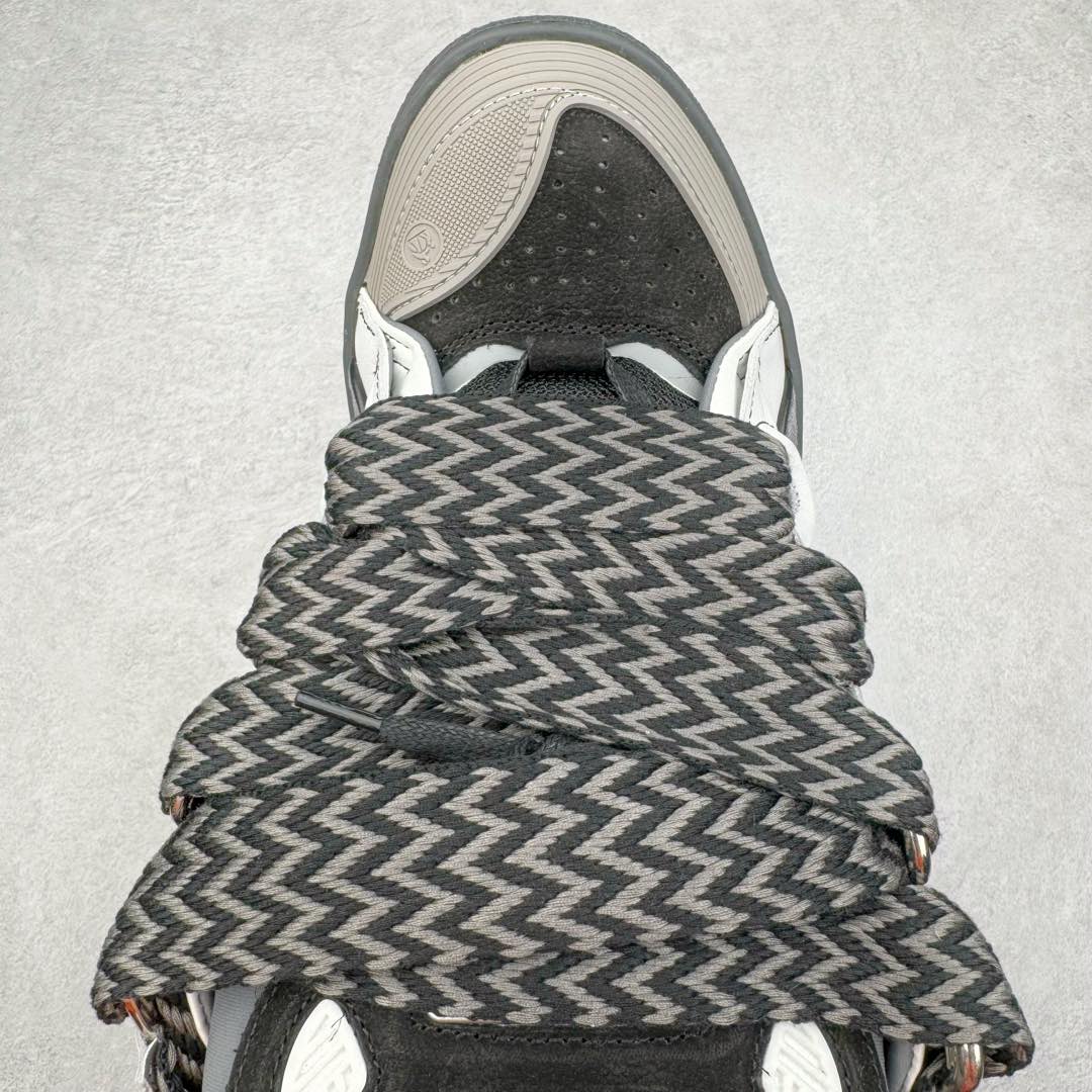 图片[4]-＃GD广顶 Lanvin Leather Curb Sneakers浪凡面包鞋 Leather是一款灵感源自90年代的运动鞋 设计自信 尺寸夸张 这款鞋由纳帕小牛皮、翻毛皮和网眼布制成 圆润的外形、加垫的鞋舌和弯曲的金属孔眼使这款精心打造的鞋格外舒适 尺码：35 36 37 38 39 40 41 42 43 44 45 46-选品中心