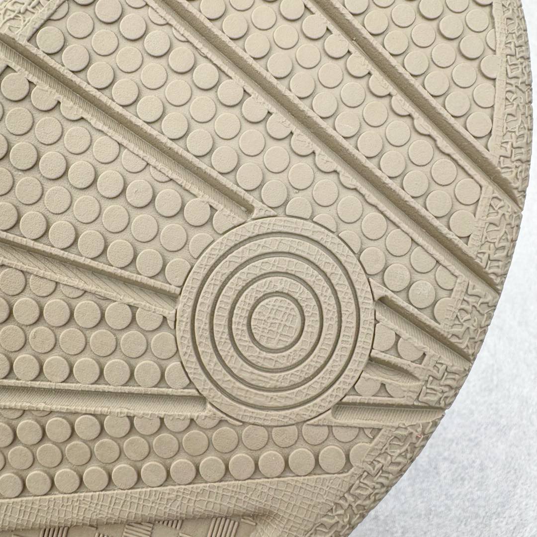 图片[19]-＃GD广顶 Lanvin Leather Curb Sneakers浪凡面包鞋 Leather是一款灵感源自90年代的运动鞋 设计自信 尺寸夸张 这款鞋由纳帕小牛皮、翻毛皮和网眼布制成 圆润的外形、加垫的鞋舌和弯曲的金属孔眼使这款精心打造的鞋格外舒适 尺码：35 36 37 38 39 40 41 42 43 44 45 46-选品中心