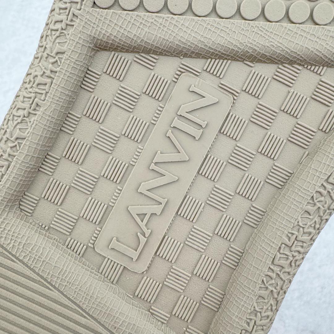 图片[20]-＃GD广顶 Lanvin Leather Curb Sneakers浪凡面包鞋 Leather是一款灵感源自90年代的运动鞋 设计自信 尺寸夸张 这款鞋由纳帕小牛皮、翻毛皮和网眼布制成 圆润的外形、加垫的鞋舌和弯曲的金属孔眼使这款精心打造的鞋格外舒适 尺码：35 36 37 38 39 40 41 42 43 44 45 46-选品中心