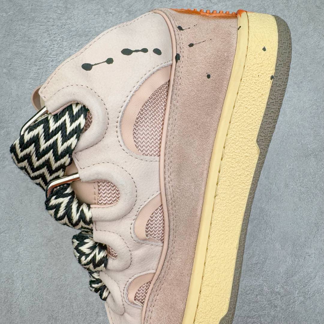 图片[7]-＃GD广顶 Lanvin Leather Curb Sneakers浪凡面包鞋 Leather是一款灵感源自90年代的运动鞋 设计自信 尺寸夸张 这款鞋由纳帕小牛皮、翻毛皮和网眼布制成 圆润的外形、加垫的鞋舌和弯曲的金属孔眼使这款精心打造的鞋格外舒适 尺码：35 36 37 38 39 40 41 42 43 44 45 46-选品中心