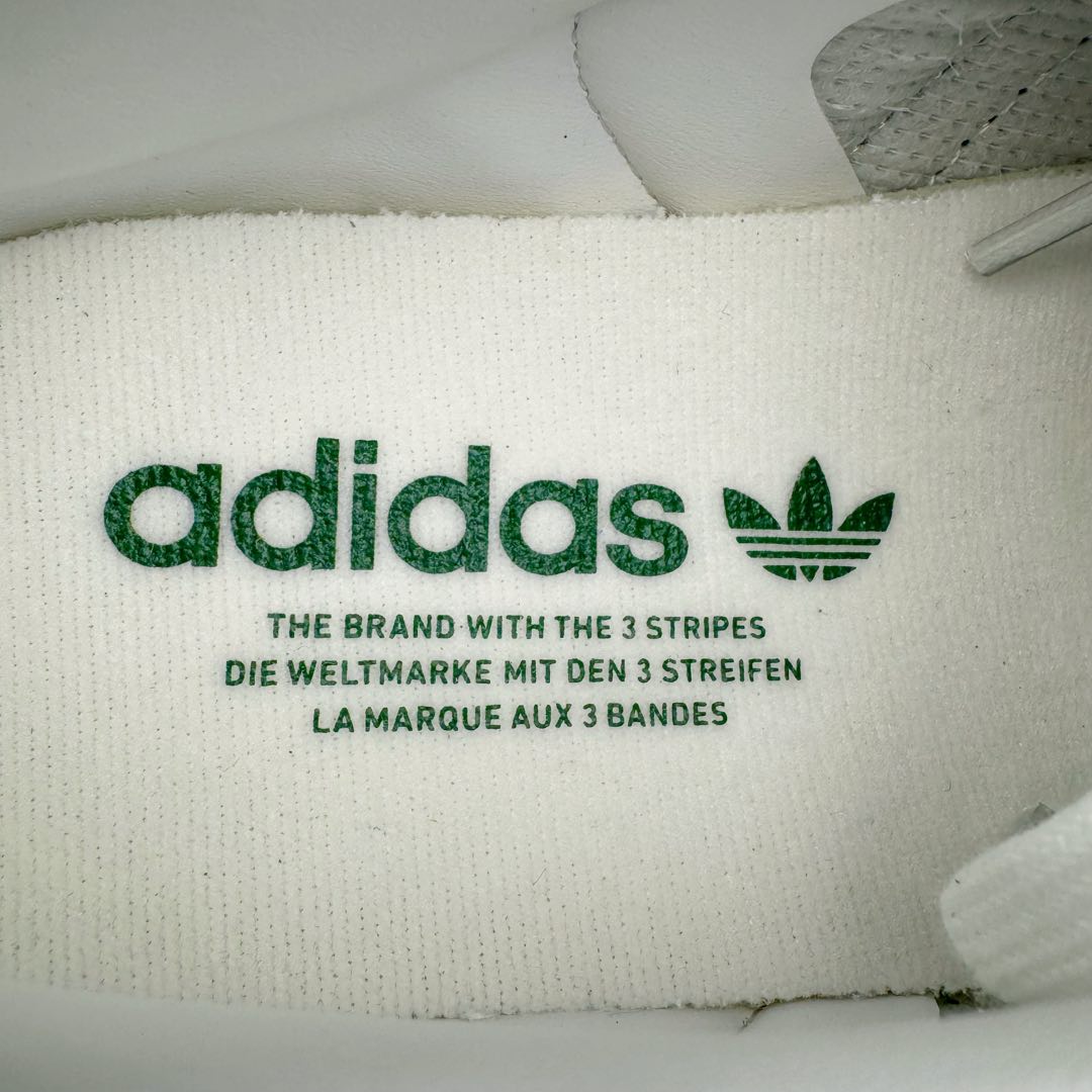 图片[13]-＃M版纯原福利 AD Original Samba OG 复古经典轻便板鞋 白绿 IE3437 原装头层牛皮加持 正确烫金高频细节 原装纳米超迁皮料 独家私模橡胶大底 原盒原配 正确黑色中底布 这款桑巴鞋展示了高质量的工艺 带有装饰的超锁缝制和无缝的手感 柔软、柔软的皮革造型和标志性的3条纹完成了精致的外观 正规合身鞋带 鞋面上有绒面鞋垫 橡胶鞋底 享受正畸套筒软感 自50年代首次亮相以来就一直在赢得粉丝的青睐 尺码：36 36.5 37.5 38 38.5 39 40 40.5 41 42 42.5 43 44 44.5 45-选品中心