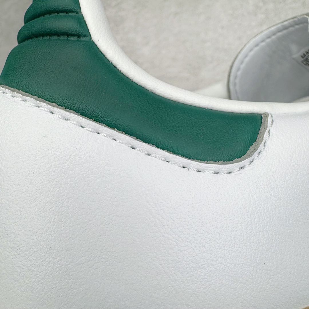 图片[18]-＃M版纯原福利 AD Original Samba OG 复古经典轻便板鞋 白绿 IE3437 原装头层牛皮加持 正确烫金高频细节 原装纳米超迁皮料 独家私模橡胶大底 原盒原配 正确黑色中底布 这款桑巴鞋展示了高质量的工艺 带有装饰的超锁缝制和无缝的手感 柔软、柔软的皮革造型和标志性的3条纹完成了精致的外观 正规合身鞋带 鞋面上有绒面鞋垫 橡胶鞋底 享受正畸套筒软感 自50年代首次亮相以来就一直在赢得粉丝的青睐 尺码：36 36.5 37.5 38 38.5 39 40 40.5 41 42 42.5 43 44 44.5 45-选品中心