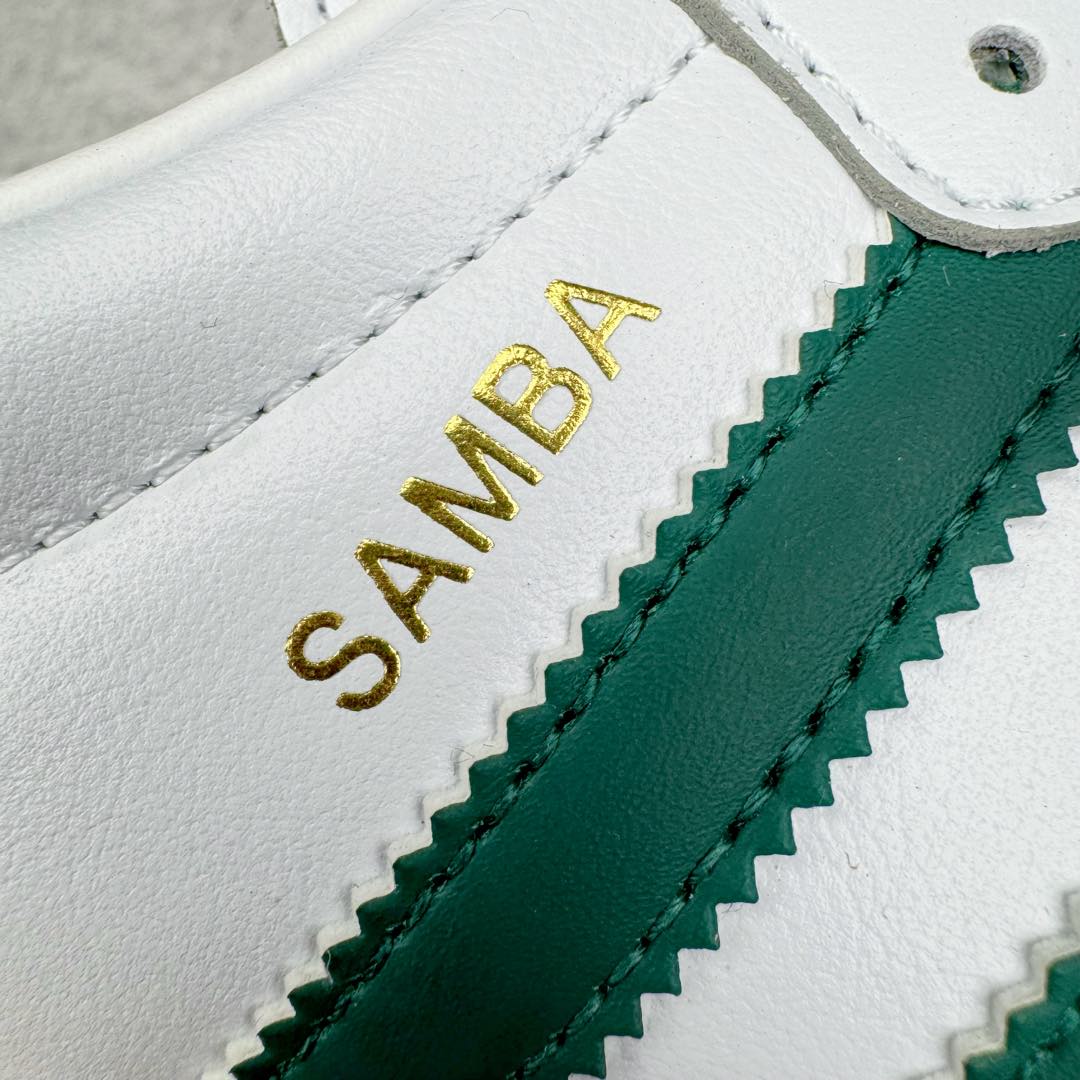 图片[19]-＃M版纯原福利 AD Original Samba OG 复古经典轻便板鞋 白绿 IE3437 原装头层牛皮加持 正确烫金高频细节 原装纳米超迁皮料 独家私模橡胶大底 原盒原配 正确黑色中底布 这款桑巴鞋展示了高质量的工艺 带有装饰的超锁缝制和无缝的手感 柔软、柔软的皮革造型和标志性的3条纹完成了精致的外观 正规合身鞋带 鞋面上有绒面鞋垫 橡胶鞋底 享受正畸套筒软感 自50年代首次亮相以来就一直在赢得粉丝的青睐 尺码：36 36.5 37.5 38 38.5 39 40 40.5 41 42 42.5 43 44 44.5 45-选品中心