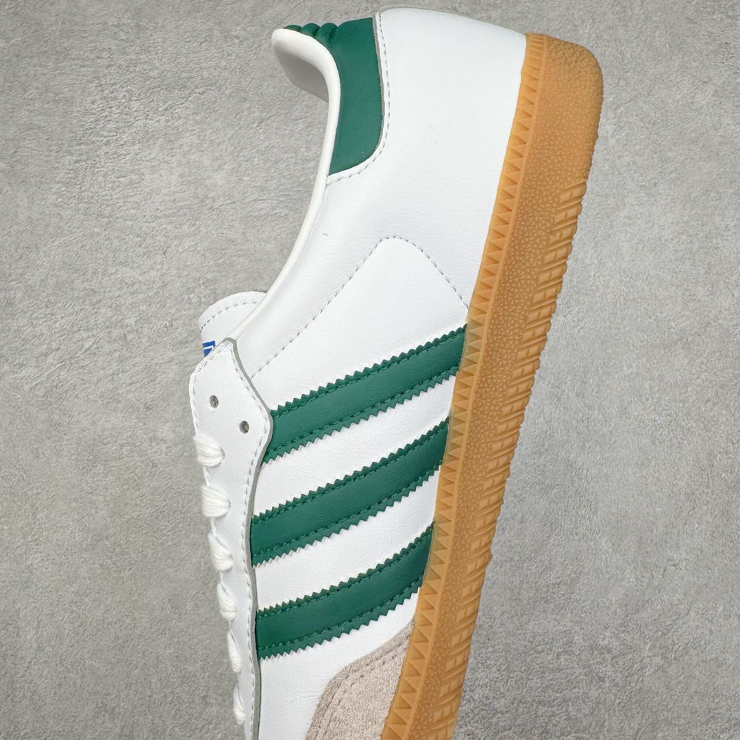 图片[7]-＃M版纯原福利 AD Original Samba OG 复古经典轻便板鞋 白绿 IE3437 原装头层牛皮加持 正确烫金高频细节 原装纳米超迁皮料 独家私模橡胶大底 原盒原配 正确黑色中底布 这款桑巴鞋展示了高质量的工艺 带有装饰的超锁缝制和无缝的手感 柔软、柔软的皮革造型和标志性的3条纹完成了精致的外观 正规合身鞋带 鞋面上有绒面鞋垫 橡胶鞋底 享受正畸套筒软感 自50年代首次亮相以来就一直在赢得粉丝的青睐 尺码：36 36.5 37.5 38 38.5 39 40 40.5 41 42 42.5 43 44 44.5 45-选品中心