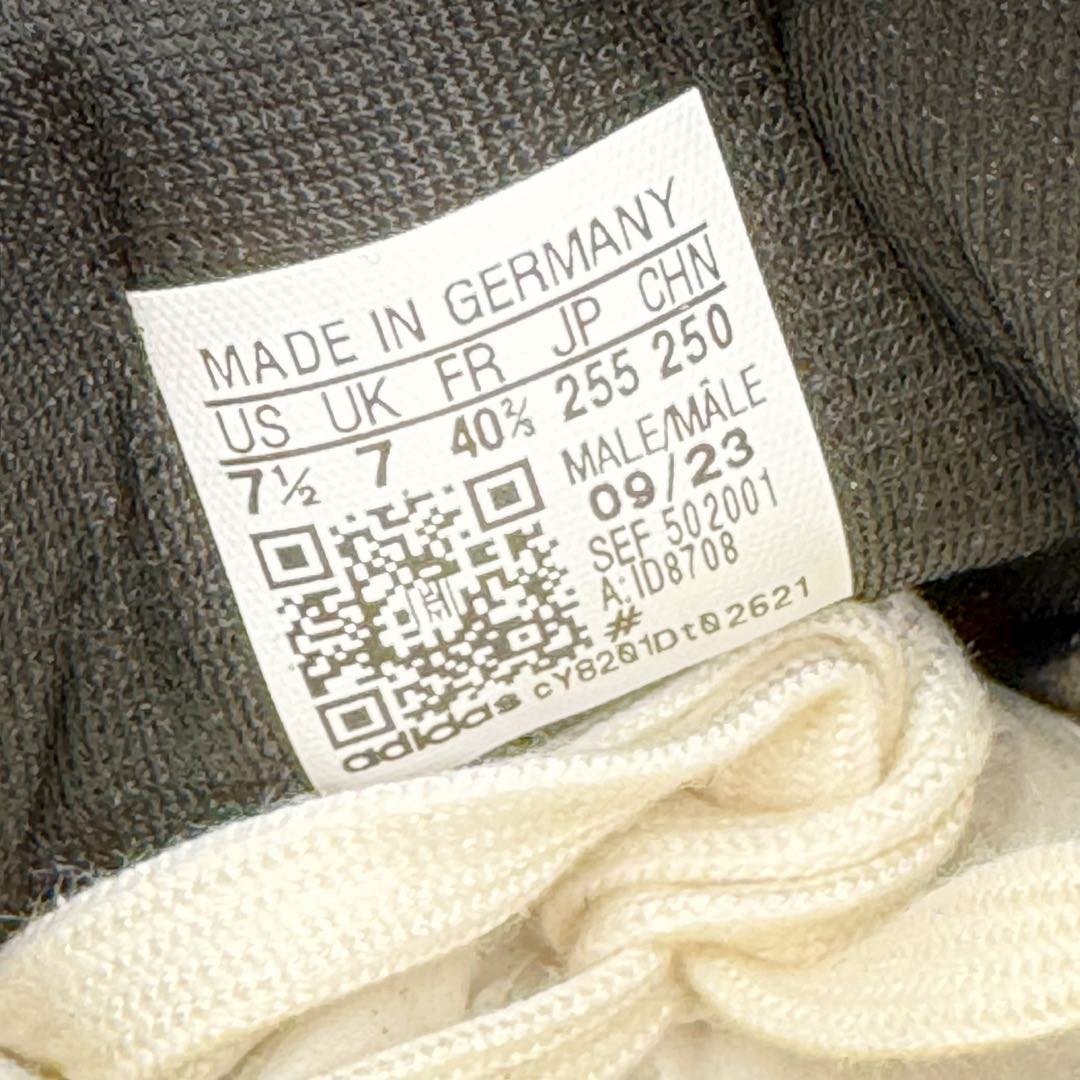 图片[10]-＃M版纯原福利 JJJJound x AD Originals Samba Classic\\\”Studded Pack Black\\\”桑巴舞系列绅士德训足球风百搭低帮休闲运动板鞋 联名奶白灰黑 ID8708 原装头层牛皮加持 正确烫金高频细节 原装纳米超迁皮料 独家私模橡胶大底 原盒原配 正确黑色中底布 这款桑巴鞋展示了高质量的工艺 带有装饰的超锁缝制和无缝的手感 柔软、柔软的皮革造型和标志性的3条纹完成了精致的外观 正规合身鞋带 鞋面上有绒面鞋垫 橡胶鞋底 享受正畸套筒软感 自50年代首次亮相以来就一直在赢得粉丝的青睐 尺码：36 36.5 37.5 38 38.5 39 40 40.5 41 42 42.5 43 44 44.5 45-选品中心