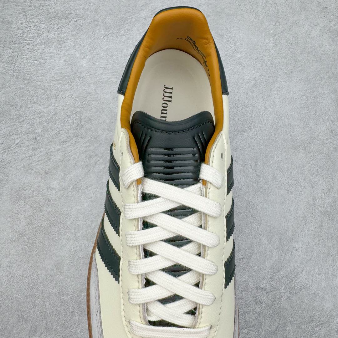 图片[5]-＃M版纯原福利 JJJJound x AD Originals Samba Classic\\\”Studded Pack Black\\\”桑巴舞系列绅士德训足球风百搭低帮休闲运动板鞋 联名奶白灰黑 ID8708 原装头层牛皮加持 正确烫金高频细节 原装纳米超迁皮料 独家私模橡胶大底 原盒原配 正确黑色中底布 这款桑巴鞋展示了高质量的工艺 带有装饰的超锁缝制和无缝的手感 柔软、柔软的皮革造型和标志性的3条纹完成了精致的外观 正规合身鞋带 鞋面上有绒面鞋垫 橡胶鞋底 享受正畸套筒软感 自50年代首次亮相以来就一直在赢得粉丝的青睐 尺码：36 36.5 37.5 38 38.5 39 40 40.5 41 42 42.5 43 44 44.5 45-选品中心