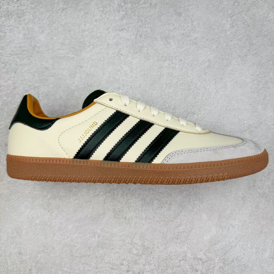＃M版纯原福利 JJJJound x AD Originals Samba Classic\\\”Studded Pack Black\\\”桑巴舞系列绅士德训足球风百搭低帮休闲运动板鞋 联名奶白灰黑 ID8708 原装头层牛皮加持 正确烫金高频细节 原装纳米超迁皮料 独家私模橡胶大底 原盒原配 正确黑色中底布 这款桑巴鞋展示了高质量的工艺 带有装饰的超锁缝制和无缝的手感 柔软、柔软的皮革造型和标志性的3条纹完成了精致的外观 正规合身鞋带 鞋面上有绒面鞋垫 橡胶鞋底 享受正畸套筒软感 自50年代首次亮相以来就一直在赢得粉丝的青睐 尺码：36 36.5 37.5 38 38.5 39 40 40.5 41 42 42.5 43 44 44.5 45-选品中心