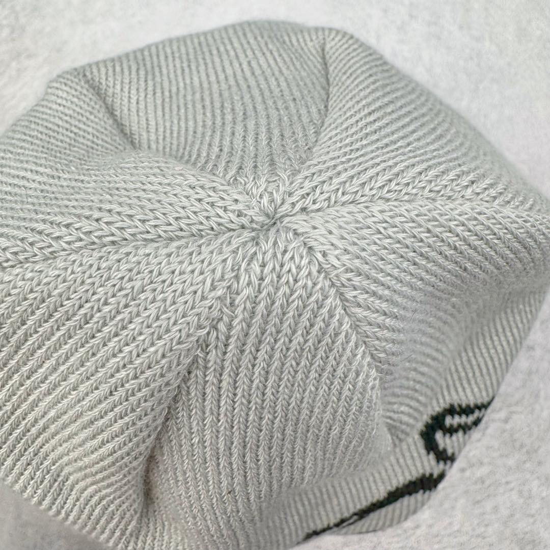 图片[7]-Arcteryx 始祖鸟针织保暖字母刺绣Logo 再生聚酯纤维 绒线帽 男女同款情侣款 作为秋冬氛围感必备的时尚单品 这次给大家分享的是一款鸟系列的冷帽 经典的鸟logo融入字母的撞色提花搭配 显得是特别高级 冬天戴着的话防风又保暖 关键时候还可以修饰自己的发型 可以说是冬天应季的刚需产品-选品中心