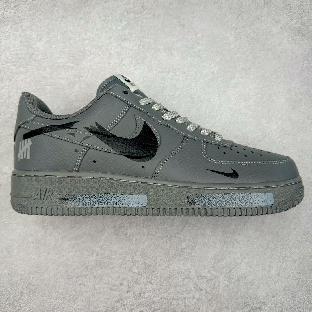 NK Air Force 1´07 Low 空军一号低帮百搭休闲运动板鞋 DM0790-132 柔软、弹性十足的缓震性能和出色的中底设计 横跨复古与现代的外型结合 造就出风靡全球 三十多年的Force 1 直到今天还深受青睐 尺码：36 36.5 37.5 38 38.5 39 40 40.5 41 42 42.5 43 44 44.5 45-选品中心