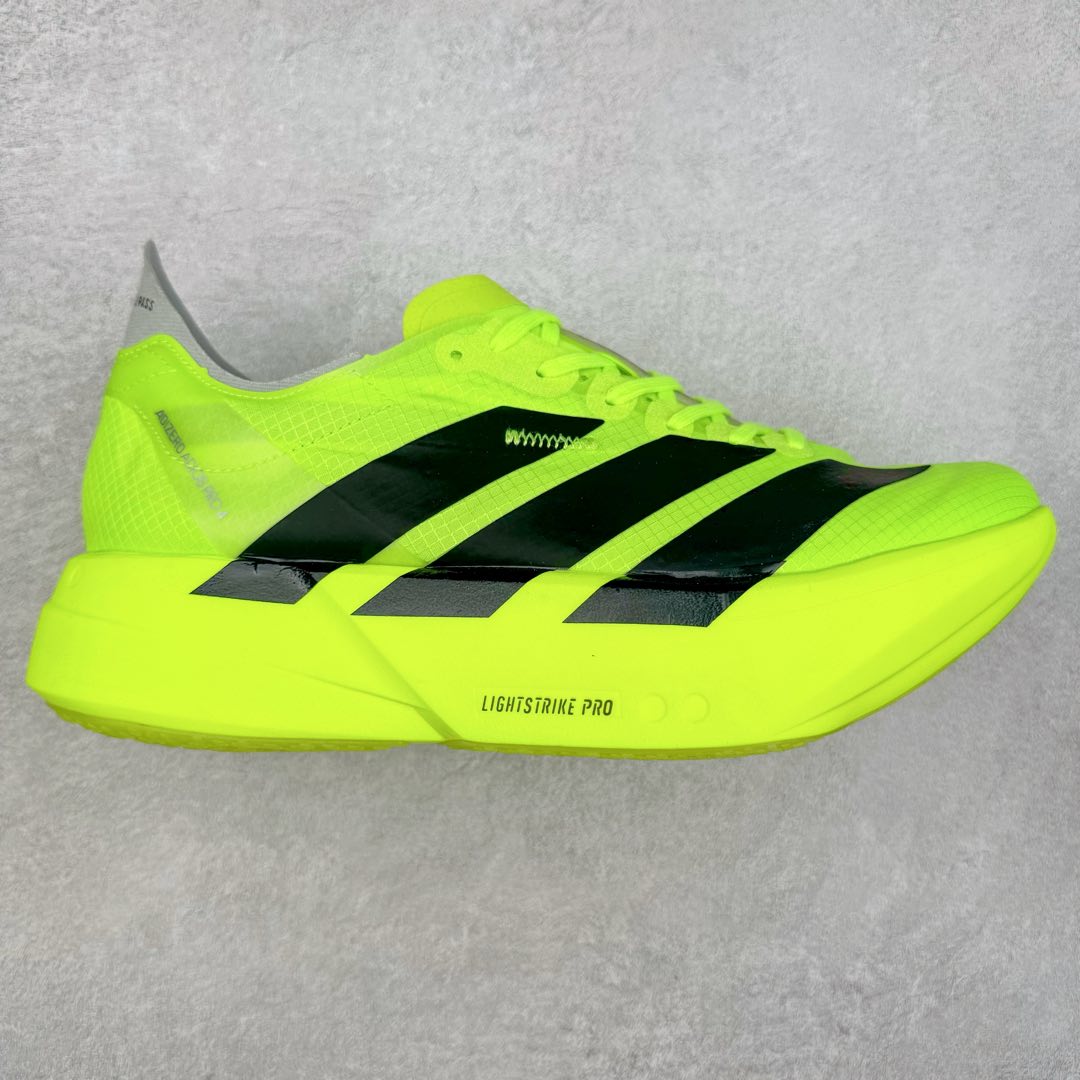 AD Adizero Eva SL M 零度进化版系列低帮轻便透气竞速休闲运动慢跑鞋 JR6364 相信大家对去年 adidas 横空出世的「顶级超跑」adiZero Adios Pro EVO 1 记忆犹新！不仅登顶阿迪史上最轻跑鞋宝座，更在接下来的全球马拉松赛事中，持续书写着惊人成绩，被网友戏称新一代「阿迪神鞋」全网刷屏！极简设计语言与强烈速度感和存在感的鞋侧三线，让人过目不忘，特别种草！其中定位于中长跑训练的 adidas Adizero Evo SL，整体外观造型与 adiZero Adios Pro EVO 1 非常相似。中底配置方面搭载全掌 Lightstrike Pro，鞋面采用透气网面示人，契合日常训练鞋的定位，更加耐用。外底给到了马牌橡胶，及类似上代竞速旗舰 adidas Adizero Adios Pro 3 区域分布。整体看下来无论是外观的鲜明辨识度，还是配置的扎实程度都很顶。尺码：36 36⅔ 37⅓ 38 38⅔ 39⅓ 40 40⅔ 41⅓ 42 42⅔ 43⅓ 44 45-选品中心