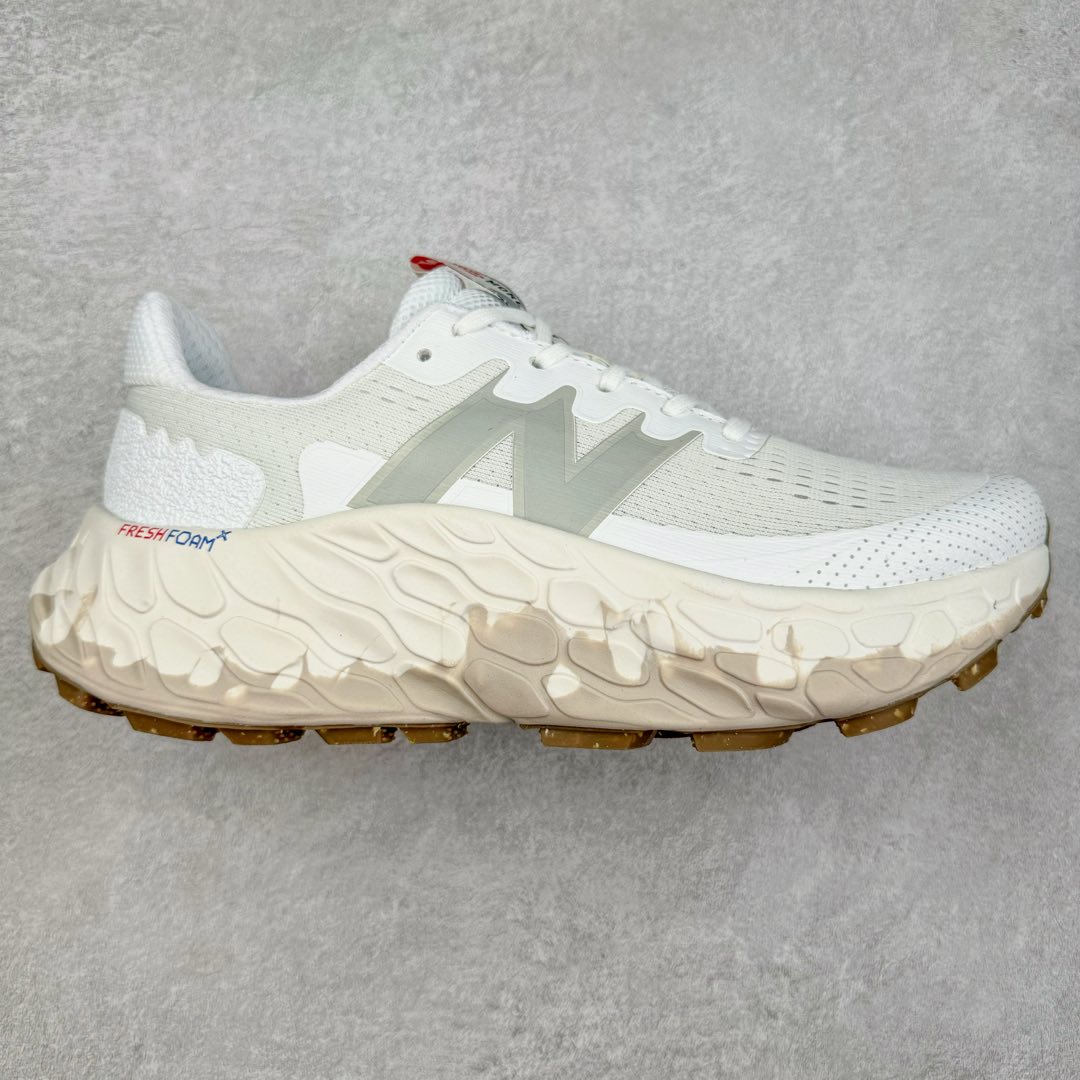 New Balance Fresh Foam X Trail More v3 新百伦NB莫尔V3系列低帮轻量化厚底户外越野休闲运动慢跑鞋 MTMORNGR 无论是越野训练跑还是享受自然美景 New Balance Fresh Foam X Trail More v3 都能确保双脚凉爽舒适 获得缓震支撑 这款越野跑鞋採用透气的合成/网眼鞋面 加上双层 Fresh Foam X 中底实现绝佳舒适著感 搭载鞋头防护科技与 All Terrain 系列最厚鞋底 可防止碎石跑入鞋内 让你尽情探索不受限 尺码：36 37 37.5 38 38.5 39.5 40 40.5 41.5 42 42.5 43 44 44.5 45-选品中心