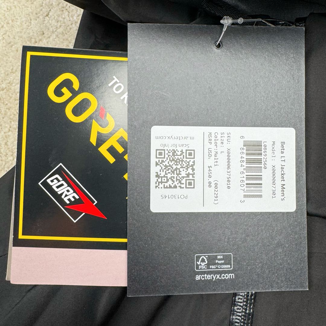 图片[14]-＃TZD Arcteryx Alpha SV 始祖鸟户外防水硬壳冲锋衣机能风拉链夹克三合一冲锋衣 羽绒内胆 双拉链 鸟家王炸款三合一冲锋衣羽绒服 一衣三穿 内胆带logo轻薄户外级羽绒服Yb四次压胶工艺 整衣3D立体仿生学设计衣长臂弯 Tri-Durance防水防雨面料 自行区别市面先行版本 强力操作推荐入手 原档案原数据开发版型 原包装原标 全套辅料定制 整衣腋下双向拉链 五金全部开模定制 吊牌书说明解析 多联水洗 这款设计简洁而通用 可提供高山环境所需的性能 采用bluesign@认证的采用带经编背衬N40P 13LGORE-TEX面料 轻薄而耐磨 防风、防水且透气 适合多种活动穿着 头盔兼容StormHood兜帽防护良好且不影响视线 插手口袋设有WaterTight拉链 便于取放物品 腋下拉链便于快速通风 拼接设计使活动自如 传统风琴交叉反向进入高山口袋设置在高位 VISLON中央正面拉链 可调节Velcro袖口魔术贴标签 兼容Zip-in 在胸前采用百灵达机器绣上了ARC TERYX徽标 多用途服装适用于多种活动和环境 高性能的简约设计 轻量而耐磨 GORE-TEX 防水、防风、透气面料可提供多面防护 -SV夹克同是Arc’teryx的明星产品 一直在高山恶劣环境中表现突出 现在功能更强大 重量更轻 尺码：S M L XL XXL-选品中心