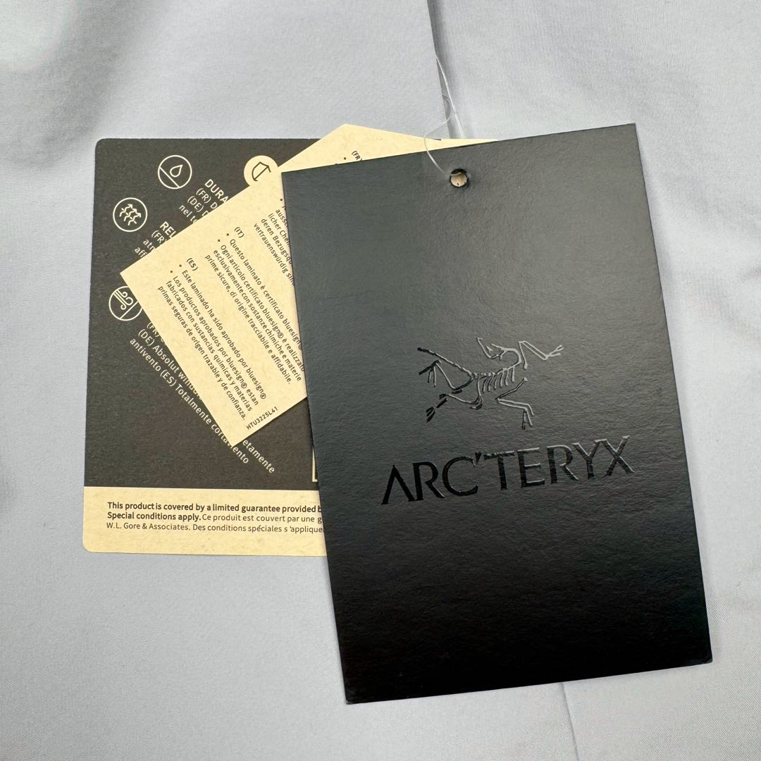 图片[20]-＃TZD Arcteryx Macai JACKET GORE-TEX Logo 始祖鸟徽标防水保暖连帽滑雪羽绒服 开发时间七个月之久 算是功能性雪地运动天花板的存在 衣服任意细节不惧对比 有比我好包退 全衣48道以上工序 可以理解为加了羽绒内胆的Sv硬壳冲锋衣 但不臃肿 重点说下刺绣 市面绣白线的为一眼假 ZP为灰色绣线(百灵达航机➕高士线) 原厂Gox 3L面料 灰鹅绒 风雪裙 是件真正可以驰骋各大雪场的硬东西 尺码：XS-S-M-L-XL-XXL-选品中心