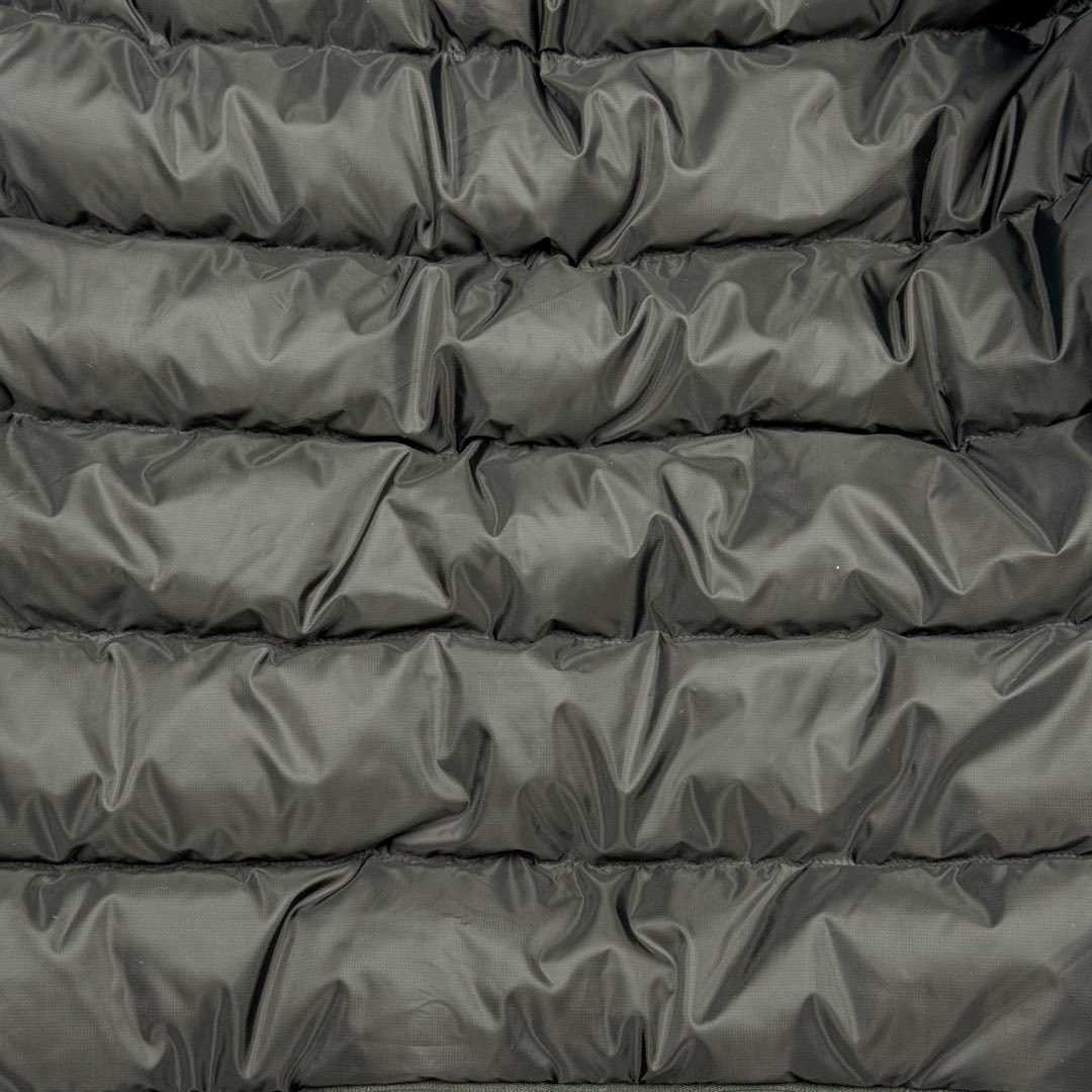 图片[16]-＃TZD Arcteryx Macai JACKET GORE-TEX Logo 始祖鸟徽标防水保暖连帽滑雪羽绒服 开发时间七个月之久 算是功能性雪地运动天花板的存在 衣服任意细节不惧对比 有比我好包退 全衣48道以上工序 可以理解为加了羽绒内胆的Sv硬壳冲锋衣 但不臃肿 重点说下刺绣 市面绣白线的为一眼假 ZP为灰色绣线(百灵达航机➕高士线) 原厂Gox 3L面料 灰鹅绒 风雪裙 是件真正可以驰骋各大雪场的硬东西 尺码：XS-S-M-L-XL-XXL-选品中心