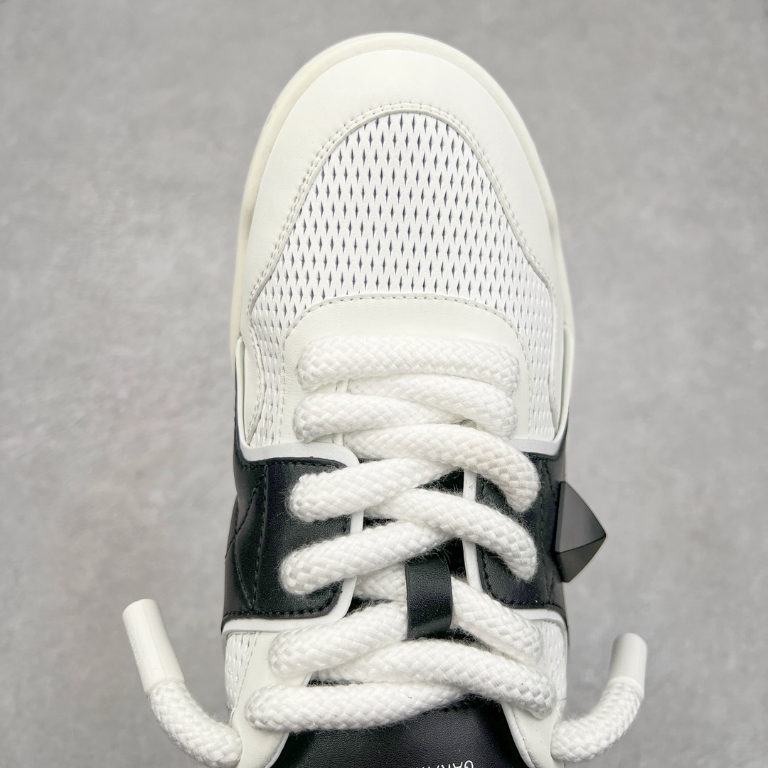 图片[4]-Valentino 华伦天奴 新款休闲鞋2023最新款 走秀情侣爆款 粗鞋带 休闲鞋 ，Elsa Hosk张艺兴 关晓彤等众多明星同款 pink pp系列芭比粉被eanor Hosk 穿出了不一样的随性和时髦 阿那亚大秀可谓是刷爆了时尚圈！鞋面全油边 面料：定制牛皮+冲孔工艺，独家开模TPU大底 全套包装 尺码：35 36 37 38 39 40 41 42 43 44 45-选品中心