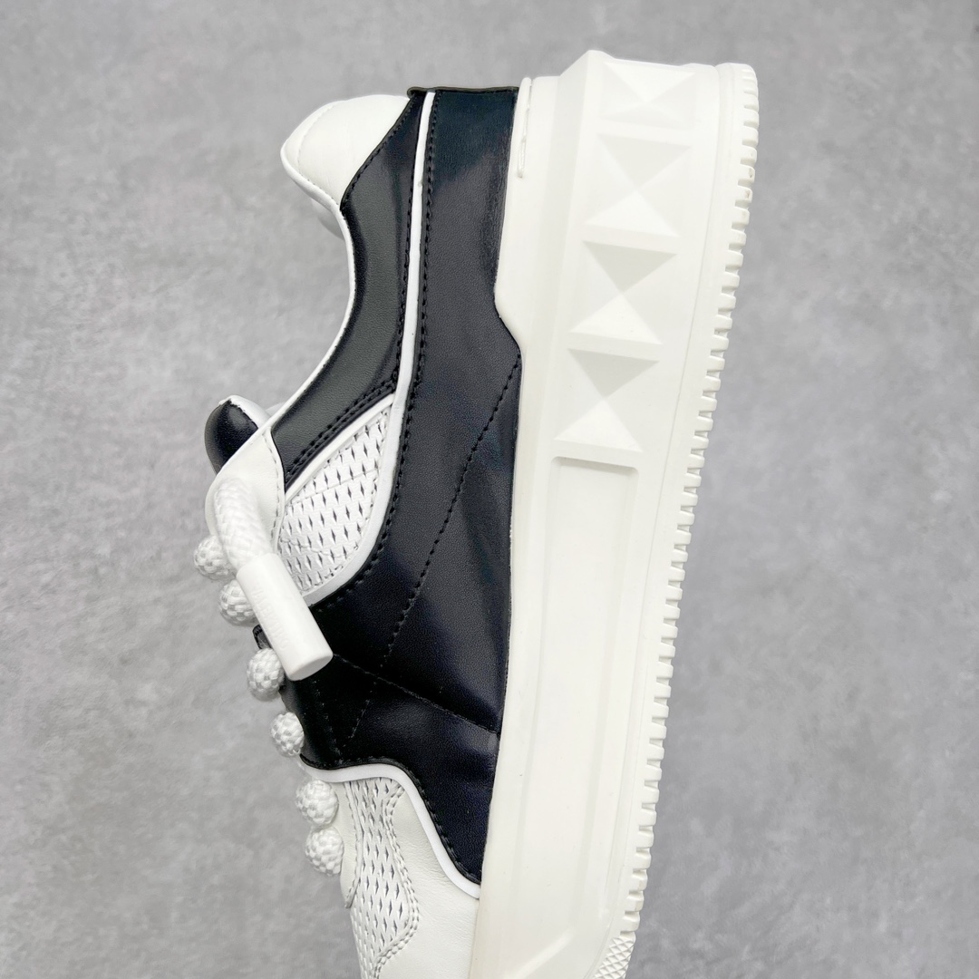 图片[7]-Valentino 华伦天奴 新款休闲鞋2023最新款 走秀情侣爆款 粗鞋带 休闲鞋 ，Elsa Hosk张艺兴 关晓彤等众多明星同款 pink pp系列芭比粉被eanor Hosk 穿出了不一样的随性和时髦 阿那亚大秀可谓是刷爆了时尚圈！鞋面全油边 面料：定制牛皮+冲孔工艺，独家开模TPU大底 全套包装 尺码：35 36 37 38 39 40 41 42 43 44 45-选品中心