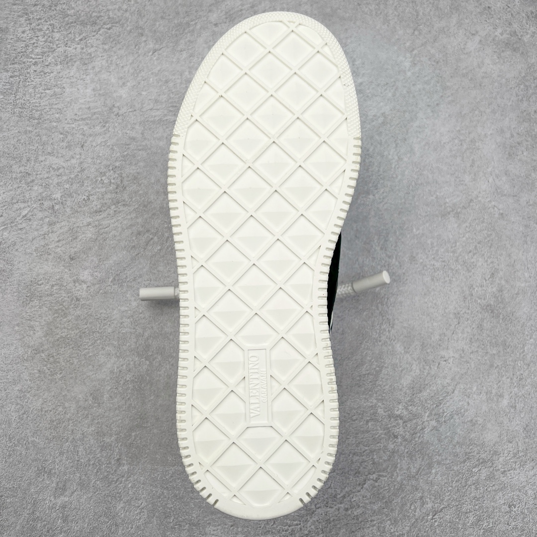 图片[9]-Valentino 华伦天奴 新款休闲鞋2023最新款 走秀情侣爆款 粗鞋带 休闲鞋 ，Elsa Hosk张艺兴 关晓彤等众多明星同款 pink pp系列芭比粉被eanor Hosk 穿出了不一样的随性和时髦 阿那亚大秀可谓是刷爆了时尚圈！鞋面全油边 面料：定制牛皮+冲孔工艺，独家开模TPU大底 全套包装 尺码：35 36 37 38 39 40 41 42 43 44 45-选品中心