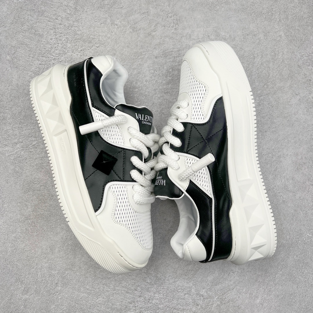 图片[3]-Valentino 华伦天奴 新款休闲鞋2023最新款 走秀情侣爆款 粗鞋带 休闲鞋 ，Elsa Hosk张艺兴 关晓彤等众多明星同款 pink pp系列芭比粉被eanor Hosk 穿出了不一样的随性和时髦 阿那亚大秀可谓是刷爆了时尚圈！鞋面全油边 面料：定制牛皮+冲孔工艺，独家开模TPU大底 全套包装 尺码：35 36 37 38 39 40 41 42 43 44 45-选品中心