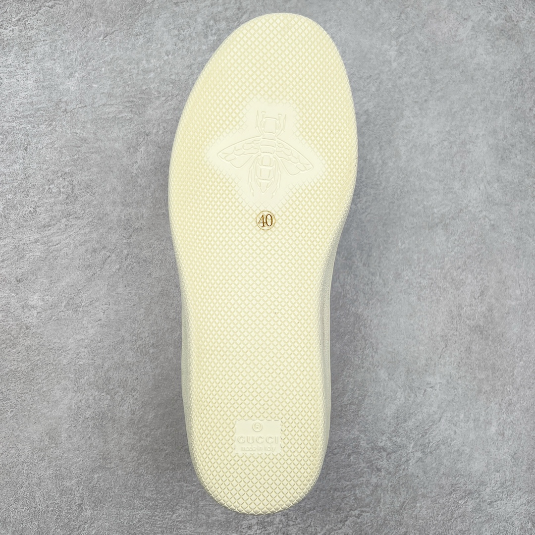 图片[9]-Gucci Lido 古驰新款复古板鞋 意大利海岸的夏日风情和海滩俱乐部汲取灵感 这款运动鞋以绒面材质匠心打造缀饰互扣式双G标识等Gucci经典符号元素 尽显别样风采 尺码：35 36 37 38 39 40 41 42 43 44 45-选品中心