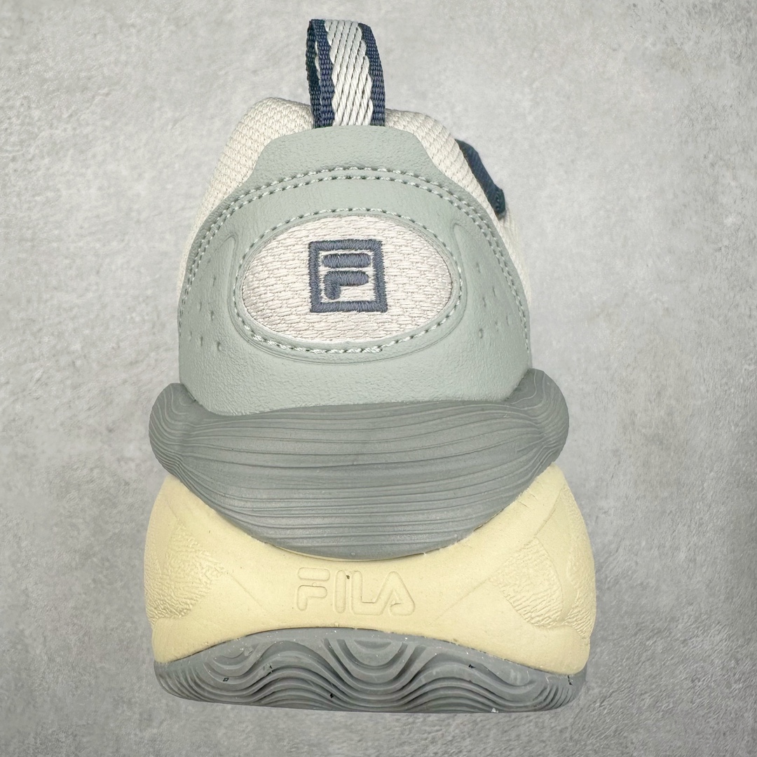 图片[8]-FILA PEASE 斐乐豌豆鞋舒适百搭防滑耐磨低帮生活休闲鞋老爹鞋 FILA的植物系穿搭深谙潮流之道，Clean-Fit的清新风格深深影响着City Boys & Girls。豌豆鞋的外观可谓一眼入魂，设计灵感来源于豌豆荚碱水面包，在鞋廓形保留薄款面包鞋DNA的基础上，发展并创新“面包鞋”风格，如垂挂豆子的鞋面，双层双色中底的鞋底都为这双鞋增添了独特的辨识度。独有的圆鼓豌豆形鞋面设计，鞋面革料做鼓，犹如一颗颗垂挂的豆子，圆润可爱，充满趣味；双层豌豆荚中底设计上层轻能发泡豆荚，下层柔能发泡豌豆形中底，打造圆润软弹、形象有趣的豌豆荚中底。饱满的外形带来温暖质感，上脚圆润，凸显腿部线条，时尚百搭。作为今年秋冬的出街鞋款，实在太合适不过了。豌豆鞋不仅外观令人过目不忘，并且脚感出众，独家的发泡材料提供了轻质软弹的舒适度，即便日行两万步也不会觉得疲惫，同时适应各种穿着场合，轻松搭配各种服饰。尺码：36 36.5 37.5 38 38.5 39 40 40.5 41 42 42.5 43 44 44.5 45-选品中心
