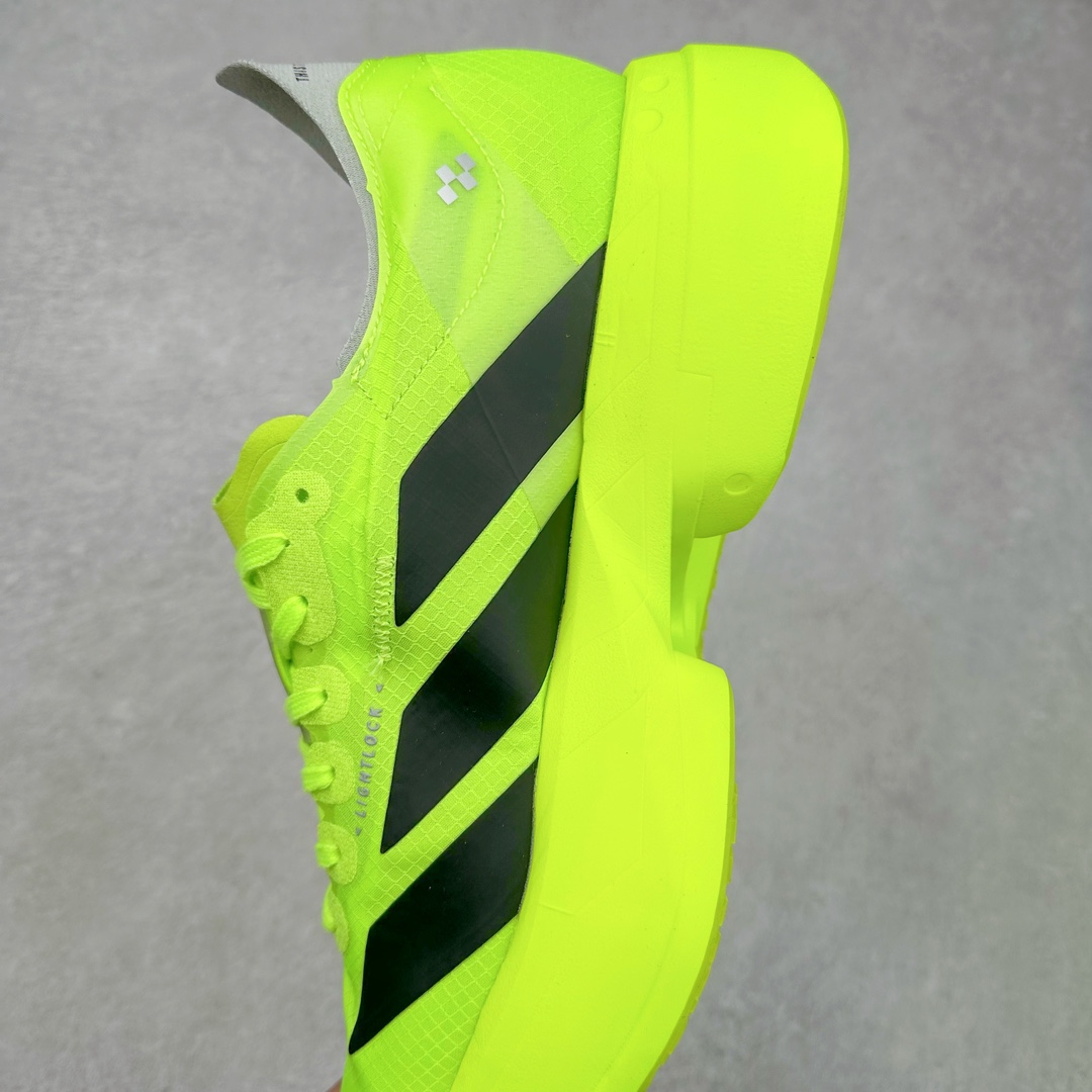 图片[7]-AD Adizero Eva SL M 零度进化版系列低帮轻便透气竞速休闲运动慢跑鞋 JR6364 相信大家对去年 adidas 横空出世的「顶级超跑」adiZero Adios Pro EVO 1 记忆犹新！不仅登顶阿迪史上最轻跑鞋宝座，更在接下来的全球马拉松赛事中，持续书写着惊人成绩，被网友戏称新一代「阿迪神鞋」全网刷屏！极简设计语言与强烈速度感和存在感的鞋侧三线，让人过目不忘，特别种草！其中定位于中长跑训练的 adidas Adizero Evo SL，整体外观造型与 adiZero Adios Pro EVO 1 非常相似。中底配置方面搭载全掌 Lightstrike Pro，鞋面采用透气网面示人，契合日常训练鞋的定位，更加耐用。外底给到了马牌橡胶，及类似上代竞速旗舰 adidas Adizero Adios Pro 3 区域分布。整体看下来无论是外观的鲜明辨识度，还是配置的扎实程度都很顶。尺码：36 36⅔ 37⅓ 38 38⅔ 39⅓ 40 40⅔ 41⅓ 42 42⅔ 43⅓ 44 45-选品中心