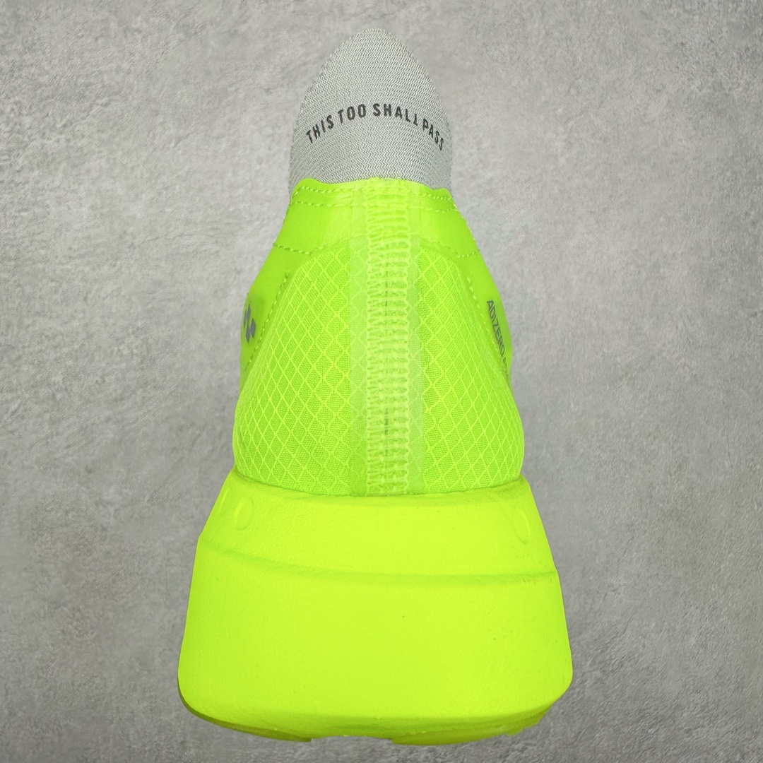 图片[8]-AD Adizero Eva SL M 零度进化版系列低帮轻便透气竞速休闲运动慢跑鞋 JR6364 相信大家对去年 adidas 横空出世的「顶级超跑」adiZero Adios Pro EVO 1 记忆犹新！不仅登顶阿迪史上最轻跑鞋宝座，更在接下来的全球马拉松赛事中，持续书写着惊人成绩，被网友戏称新一代「阿迪神鞋」全网刷屏！极简设计语言与强烈速度感和存在感的鞋侧三线，让人过目不忘，特别种草！其中定位于中长跑训练的 adidas Adizero Evo SL，整体外观造型与 adiZero Adios Pro EVO 1 非常相似。中底配置方面搭载全掌 Lightstrike Pro，鞋面采用透气网面示人，契合日常训练鞋的定位，更加耐用。外底给到了马牌橡胶，及类似上代竞速旗舰 adidas Adizero Adios Pro 3 区域分布。整体看下来无论是外观的鲜明辨识度，还是配置的扎实程度都很顶。尺码：36 36⅔ 37⅓ 38 38⅔ 39⅓ 40 40⅔ 41⅓ 42 42⅔ 43⅓ 44 45-选品中心