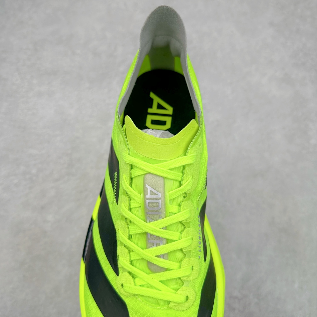 图片[5]-AD Adizero Eva SL M 零度进化版系列低帮轻便透气竞速休闲运动慢跑鞋 JR6364 相信大家对去年 adidas 横空出世的「顶级超跑」adiZero Adios Pro EVO 1 记忆犹新！不仅登顶阿迪史上最轻跑鞋宝座，更在接下来的全球马拉松赛事中，持续书写着惊人成绩，被网友戏称新一代「阿迪神鞋」全网刷屏！极简设计语言与强烈速度感和存在感的鞋侧三线，让人过目不忘，特别种草！其中定位于中长跑训练的 adidas Adizero Evo SL，整体外观造型与 adiZero Adios Pro EVO 1 非常相似。中底配置方面搭载全掌 Lightstrike Pro，鞋面采用透气网面示人，契合日常训练鞋的定位，更加耐用。外底给到了马牌橡胶，及类似上代竞速旗舰 adidas Adizero Adios Pro 3 区域分布。整体看下来无论是外观的鲜明辨识度，还是配置的扎实程度都很顶。尺码：36 36⅔ 37⅓ 38 38⅔ 39⅓ 40 40⅔ 41⅓ 42 42⅔ 43⅓ 44 45-选品中心