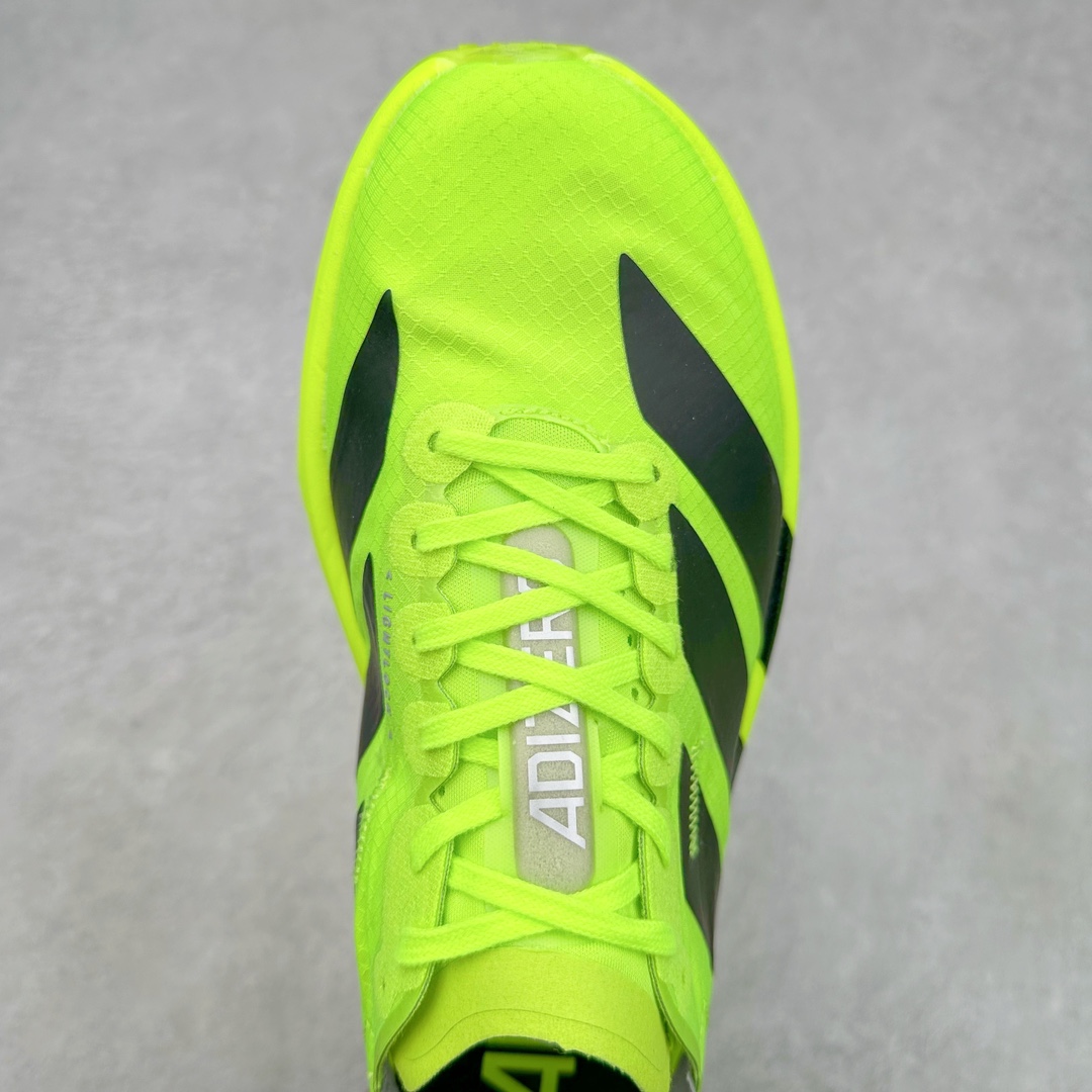 图片[4]-AD Adizero Eva SL M 零度进化版系列低帮轻便透气竞速休闲运动慢跑鞋 JR6364 相信大家对去年 adidas 横空出世的「顶级超跑」adiZero Adios Pro EVO 1 记忆犹新！不仅登顶阿迪史上最轻跑鞋宝座，更在接下来的全球马拉松赛事中，持续书写着惊人成绩，被网友戏称新一代「阿迪神鞋」全网刷屏！极简设计语言与强烈速度感和存在感的鞋侧三线，让人过目不忘，特别种草！其中定位于中长跑训练的 adidas Adizero Evo SL，整体外观造型与 adiZero Adios Pro EVO 1 非常相似。中底配置方面搭载全掌 Lightstrike Pro，鞋面采用透气网面示人，契合日常训练鞋的定位，更加耐用。外底给到了马牌橡胶，及类似上代竞速旗舰 adidas Adizero Adios Pro 3 区域分布。整体看下来无论是外观的鲜明辨识度，还是配置的扎实程度都很顶。尺码：36 36⅔ 37⅓ 38 38⅔ 39⅓ 40 40⅔ 41⅓ 42 42⅔ 43⅓ 44 45-选品中心