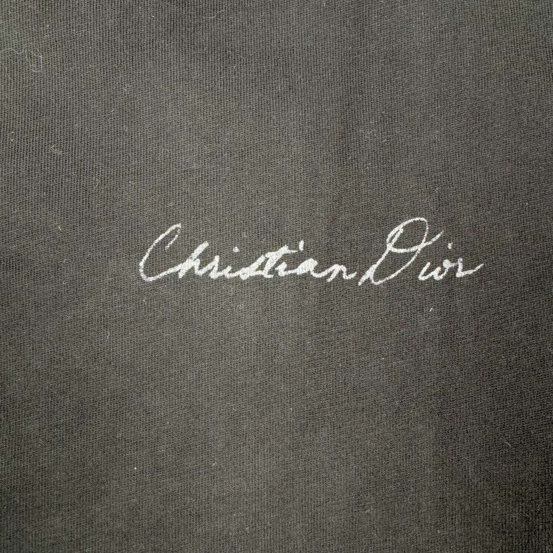 图片[10]-＃GD广顶 DIOR迪奥 SS24 Logo字母印花宽松圆领短袖T恤小草印花套头卫衣 面料采用 32s双纱全棉平纹布 面料做刷毛工艺 表面有轻微棉絮 手感也会变柔软 配套【21s双纱精梳棉1*1横机织造罗纹】前幅采用【八爪机丝网胶浆印花】【激光刻画字母镂空网点菲林】开【100目数机械网板】后幅字母采用前幅同等工艺 花朵图案采用【彩拔直喷加网点浆印】尺码：XS S M L-选品中心