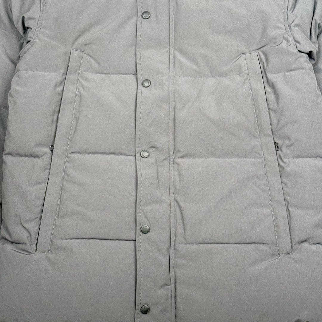 图片[8]-＃暖冬福利 Canada Goose Wyndham系列 加拿大鹅FW21经典派克大衣羽绒服（21款）男女同款 ➖ 正品同步防伪芯片感应！ ➖ 进口21支涤棉混纺原厂面料【去年的16支/18支硬布料已全面淘汰，今年全部采用21支正品同步面料，软中带挺手感细腻更有质感】，正品同步Feather-Light 10D防水涂层面料，由84.5的聚酯纤维和15.5的棉制成，100%全网最好手感！ ➖ 正品官网同步国标80白鸭绒，可查官网客服，绝不吹虚90绒或鹅绒等一系列误导！ ➖ 采用尼龙nylon最好里布双重双层封禁设计，防绒7号针＋格充羽绒成衣，100%不会出现所谓的跑绒！ ➖ 袖口采用加厚无缝螺纹设计，领口及口袋内里采用顶级摇粒绒保暖又舒适！ ➖ 吉田YKK客供原厂定制电镀拉头，YKK双向可锁定拉链，紧实顺滑不掉漆！ ➖ 3M复合保证原版一样魔术贴，经久耐用，辅料五金全部原版定做！ ➖ 进口百灵达绣花机定制万针绣花标，98%复刻还原原标，可官网查询对比！ ⛔不诋毁，不浮夸，因为专注，所以专业！ 黑色XS×20 灰色XS×20 XL×20 白色XS×16 Sx10 Mx28 Lx35 XLx8 XXLx20-选品中心