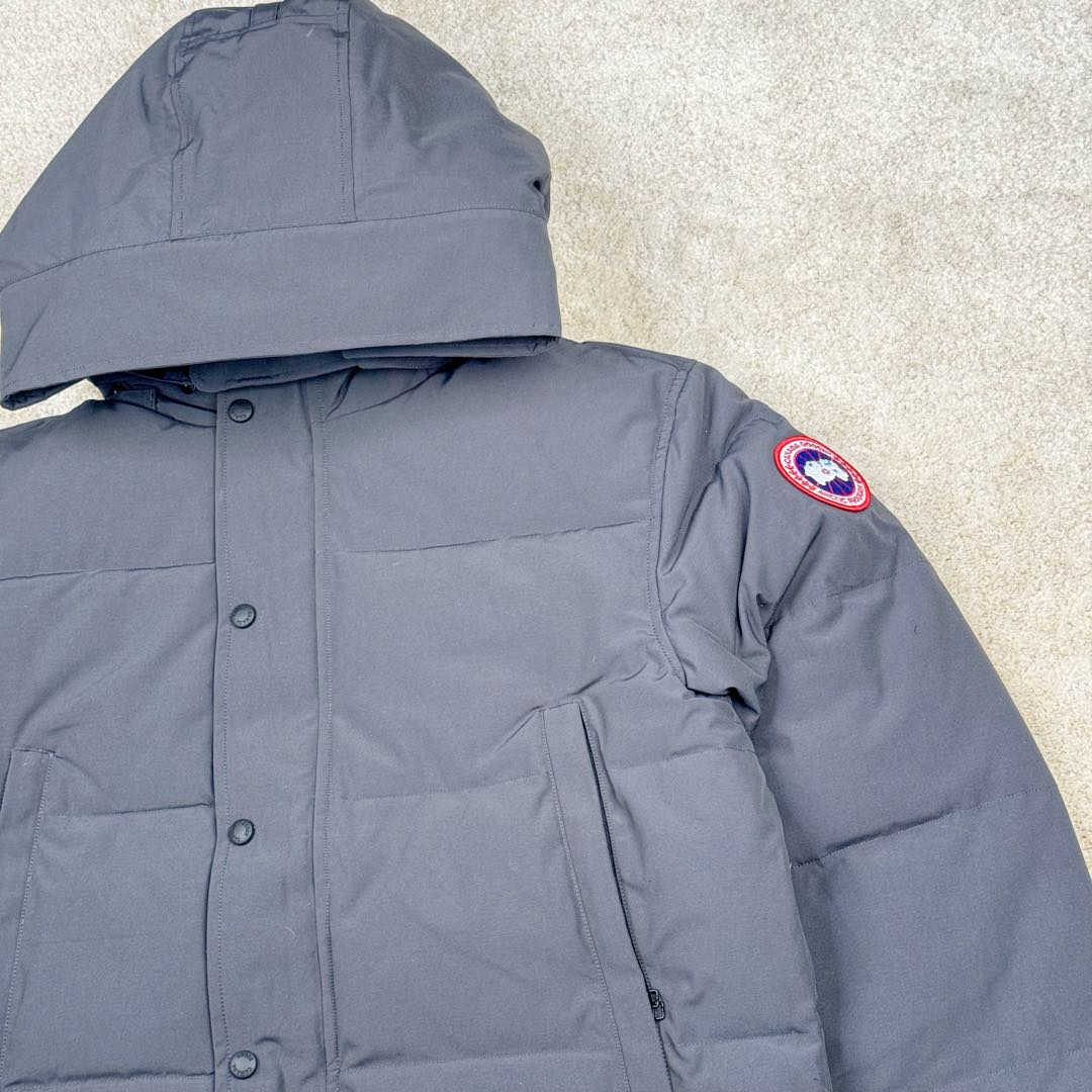 图片[9]-＃暖冬福利 Canada Goose Wyndham系列 加拿大鹅FW21经典派克大衣羽绒服（21款）男女同款 ➖ 正品同步防伪芯片感应！ ➖ 进口21支涤棉混纺原厂面料【去年的16支/18支硬布料已全面淘汰，今年全部采用21支正品同步面料，软中带挺手感细腻更有质感】，正品同步Feather-Light 10D防水涂层面料，由84.5的聚酯纤维和15.5的棉制成，100%全网最好手感！ ➖ 正品官网同步国标80白鸭绒，可查官网客服，绝不吹虚90绒或鹅绒等一系列误导！ ➖ 采用尼龙nylon最好里布双重双层封禁设计，防绒7号针＋格充羽绒成衣，100%不会出现所谓的跑绒！ ➖ 袖口采用加厚无缝螺纹设计，领口及口袋内里采用顶级摇粒绒保暖又舒适！ ➖ 吉田YKK客供原厂定制电镀拉头，YKK双向可锁定拉链，紧实顺滑不掉漆！ ➖ 3M复合保证原版一样魔术贴，经久耐用，辅料五金全部原版定做！ ➖ 进口百灵达绣花机定制万针绣花标，98%复刻还原原标，可官网查询对比！ ⛔不诋毁，不浮夸，因为专注，所以专业！ 黑色XS×20 灰色XS×20 XL×20 白色XS×16 Sx10 Mx28 Lx35 XLx8 XXLx20-选品中心