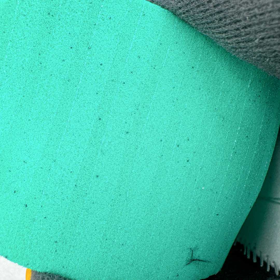 图片[10]-＃KZ纯原 Air Jordan AJ4 RM 重制版低帮复古篮球鞋 黑黄 FQ7939-007 亲自操刀耗时半年巨作 全套原纸板楦头开发 确保原汁原味 完美呈现版型 一比一鞋头弧度高度鞋身弧度 原厂TPU 正确内里网布 菱角分明不变形无多余毛边 柔软性质感一致于原鞋 原厂织唛标 原厂飞人电绣工艺 尾指中部跳三针 独家绑鞋带手法 印刷中底布 四线拉帮 米色美纹纸贴合固定 进口港宝加持 后跟自然饱满 全鞋荧光划线卡点 追求极致完美 每一双都是工艺品 多重QC质检 超越公司货的品控标准 实实在在的免检产品 采用了低帮的设计 并保留了众多AJ4的经典元素 鞋身以皮革、麂皮材质拼接打造 AJ4经典的TPU材质延伸至后跟 增强鞋款稳定性 而鞋身侧面的网格设计则被取消 尾部的NIKE AIR标志也得到保留 并同时带有飞人logo 中底部分同样搭载了可视AIR气垫 鞋底采用米白色中底和外底呈现 为整个设计收尾 尺码：36 36.5 37.5 38 38.5 39 40 40.5 41 42 42.5 43 44 44.5 45 46 47.5-选品中心