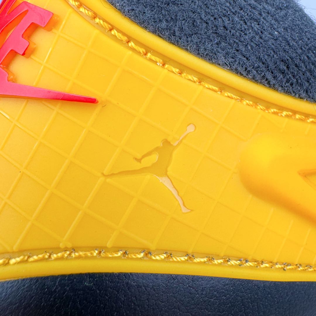 图片[17]-＃KZ纯原 Air Jordan AJ4 RM 重制版低帮复古篮球鞋 黑黄 FQ7939-007 亲自操刀耗时半年巨作 全套原纸板楦头开发 确保原汁原味 完美呈现版型 一比一鞋头弧度高度鞋身弧度 原厂TPU 正确内里网布 菱角分明不变形无多余毛边 柔软性质感一致于原鞋 原厂织唛标 原厂飞人电绣工艺 尾指中部跳三针 独家绑鞋带手法 印刷中底布 四线拉帮 米色美纹纸贴合固定 进口港宝加持 后跟自然饱满 全鞋荧光划线卡点 追求极致完美 每一双都是工艺品 多重QC质检 超越公司货的品控标准 实实在在的免检产品 采用了低帮的设计 并保留了众多AJ4的经典元素 鞋身以皮革、麂皮材质拼接打造 AJ4经典的TPU材质延伸至后跟 增强鞋款稳定性 而鞋身侧面的网格设计则被取消 尾部的NIKE AIR标志也得到保留 并同时带有飞人logo 中底部分同样搭载了可视AIR气垫 鞋底采用米白色中底和外底呈现 为整个设计收尾 尺码：36 36.5 37.5 38 38.5 39 40 40.5 41 42 42.5 43 44 44.5 45 46 47.5-选品中心