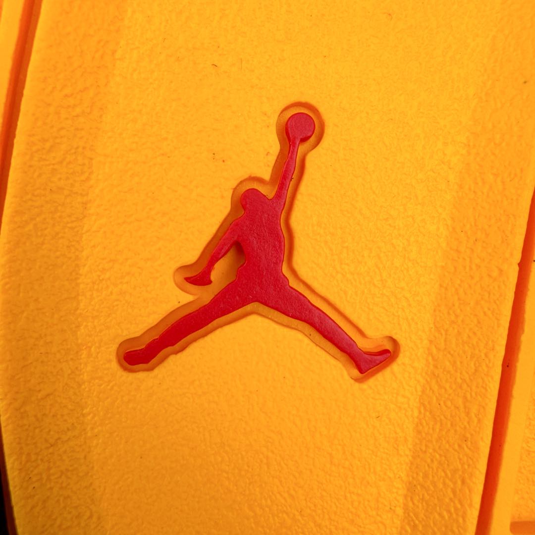 图片[21]-＃KZ纯原 Air Jordan AJ4 RM 重制版低帮复古篮球鞋 黑黄 FQ7939-007 亲自操刀耗时半年巨作 全套原纸板楦头开发 确保原汁原味 完美呈现版型 一比一鞋头弧度高度鞋身弧度 原厂TPU 正确内里网布 菱角分明不变形无多余毛边 柔软性质感一致于原鞋 原厂织唛标 原厂飞人电绣工艺 尾指中部跳三针 独家绑鞋带手法 印刷中底布 四线拉帮 米色美纹纸贴合固定 进口港宝加持 后跟自然饱满 全鞋荧光划线卡点 追求极致完美 每一双都是工艺品 多重QC质检 超越公司货的品控标准 实实在在的免检产品 采用了低帮的设计 并保留了众多AJ4的经典元素 鞋身以皮革、麂皮材质拼接打造 AJ4经典的TPU材质延伸至后跟 增强鞋款稳定性 而鞋身侧面的网格设计则被取消 尾部的NIKE AIR标志也得到保留 并同时带有飞人logo 中底部分同样搭载了可视AIR气垫 鞋底采用米白色中底和外底呈现 为整个设计收尾 尺码：36 36.5 37.5 38 38.5 39 40 40.5 41 42 42.5 43 44 44.5 45 46 47.5-选品中心