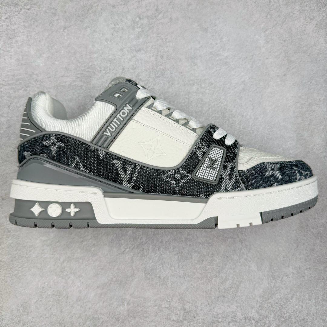 ＃FS顶级特价 Louis Vuitton Trainer lv时装走秀运动鞋 实力大厂出品 平台专供 成熟的做工稳定的品控 完美鞋型超高的清洁度 零毛边线头瑕疵 全套原楦原纸版原鞋开模 全网最具灵魂的版型 正确原装黄色鞋盒 正确中底印花 鞋面印花3D高频深度立体 全鞋电脑针车 紧密相连 针距密度一致 环保乳胶注塑鞋垫 厚度脚感还原原版 皮面裁剪部位 统一油边封口工艺 原装橡胶大底含胶量大底组合零偏差 专柜全套包装 防尘袋 说明书 质保卡 男女鞋 尺码：35 36 37 38 39 40 41 42 43 44 45-选品中心