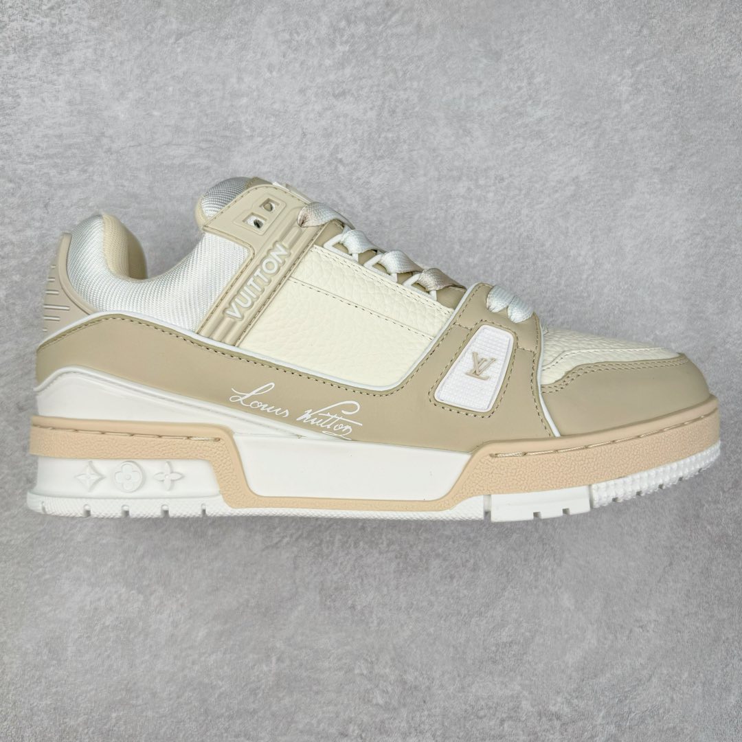 ＃FS顶级特价 Louis Vuitton Trainer lv时装走秀运动鞋 实力大厂出品 平台专供 成熟的做工稳定的品控 完美鞋型超高的清洁度 零毛边线头瑕疵 全套原楦原纸版原鞋开模 全网最具灵魂的版型 正确原装黄色鞋盒 正确中底印花 鞋面印花3D高频深度立体 全鞋电脑针车 紧密相连 针距密度一致 环保乳胶注塑鞋垫 厚度脚感还原原版 皮面裁剪部位 统一油边封口工艺 原装橡胶大底含胶量大底组合零偏差 专柜全套包装 防尘袋 说明书 质保卡 男女鞋 尺码：35 36 37 38 39 40 41 42 43 44 45-选品中心