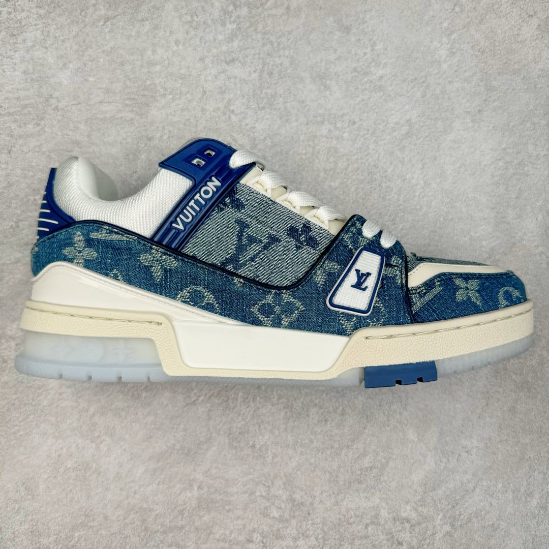 ＃FS顶级特价 Louis Vuitton Trainer lv时装走秀运动鞋 实力大厂出品 平台专供 成熟的做工稳定的品控 完美鞋型超高的清洁度 零毛边线头瑕疵 全套原楦原纸版原鞋开模 全网最具灵魂的版型 正确原装黄色鞋盒 正确中底印花 鞋面印花3D高频深度立体 全鞋电脑针车 紧密相连 针距密度一致 环保乳胶注塑鞋垫 厚度脚感还原原版 皮面裁剪部位 统一油边封口工艺 原装橡胶大底含胶量大底组合零偏差 专柜全套包装 防尘袋 说明书 质保卡 男女鞋 尺码：35 36 37 38 39 40 41 42 43 44 45-选品中心
