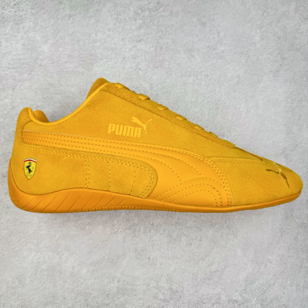 ＃特价福利 PUMA Speedca OG 彪马极速赛车系列低帮德训风拼接复古百搭休闲运动赛车鞋 鞋款从80、90年代赛车手所穿的防火赛车鞋为原型，鞋身线条模仿了赛车的流线廓形，体现了空气动力学原理的结构。简约流畅的外观，恰好又和贯穿其中的Formstrip Logo融合恰到好处，视觉上细节丰富且协调。本次Speedcat OG鞋款归来，最大看点自然式保留了窄版鞋型以及薄底构造。这两年各品牌鞋底越做越厚，Speedcat反其道而行之，上脚几乎无鞋底的效果带来耳目一新的视觉体验。鞋面依旧是以质感细腻的麂皮材质打造，并且大面积近乎全包裹的使用，复古味道也愈发浓烈。配色上更是将最原始的黑色和红色带回，向F1赛车队的标志性队服致敬。相信让各位一眼种草的更多是出挑的大红色，上脚即可瞬间点亮整体造型，在以球鞋为核心的OOTD中脱颖而出。而另一款黑色则是低调的万金油，彰显新潮个性的同时又不喧宾夺主，也是热爱简约系穿搭朋友的首选。 尺码：35.5 36 37 37.5 38 38.5 39 40 40.5 41 42 42.5 43 44 44.5 45-选品中心