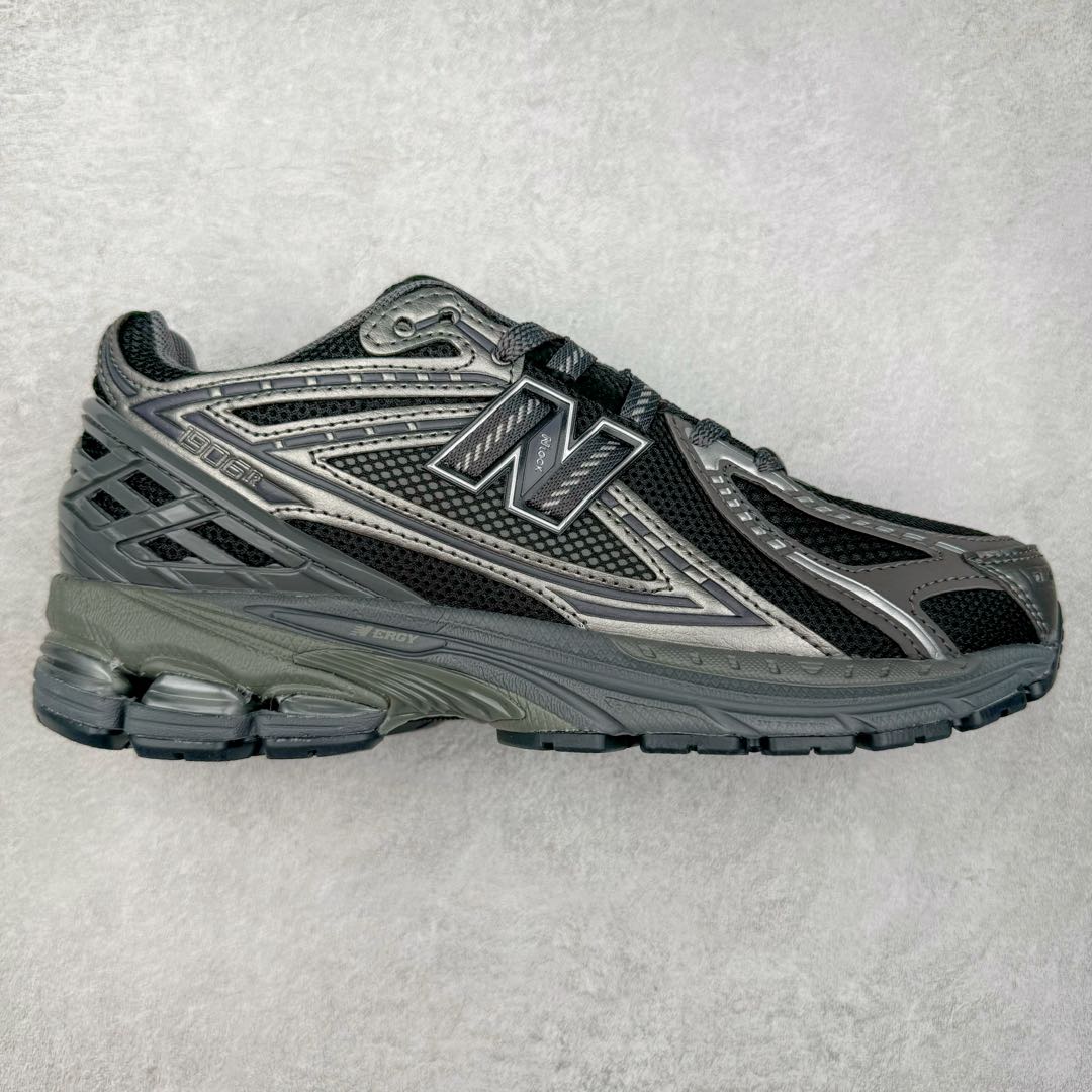 New Balance M1906R NB新百伦系列复古老爹风休闲运动慢跑鞋 采用轻质牛剖革拼接透气网眼衬垫织物鞋面材质 T-Beam大底提供足步弓支撑 保持步态稳定#后跟搭载外露缓震胶 鞋身整体以各种深浅不一的灰色覆盖 鞋头以淡蓝色调装饰，网眼衬垫通过不规律的色块实现做旧的美感 泛黄的鞋底更是进一步增添了复古气息 尺码：36 37 37.5 38 38.5 39.5 40 40.5 41.5 42 42.5 43 44 45-选品中心