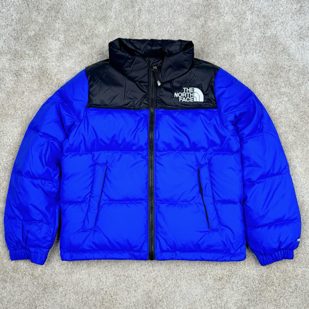 ＃暖冬福利 The North Face 北面童装轻薄羽绒服 潮孩必备 比大鹅童装更时尚 极高性价比的一款童装羽绒服 羽绒采用国标50绒 继承了成人版的御寒性与耐久性设计 让您的小小探险家也能体验到良好的保暖性能 轻薄设计让您的孩子不用再被厚重的羽绒服压的透不过气来 尺码：110 120 130 140 150 160-选品中心