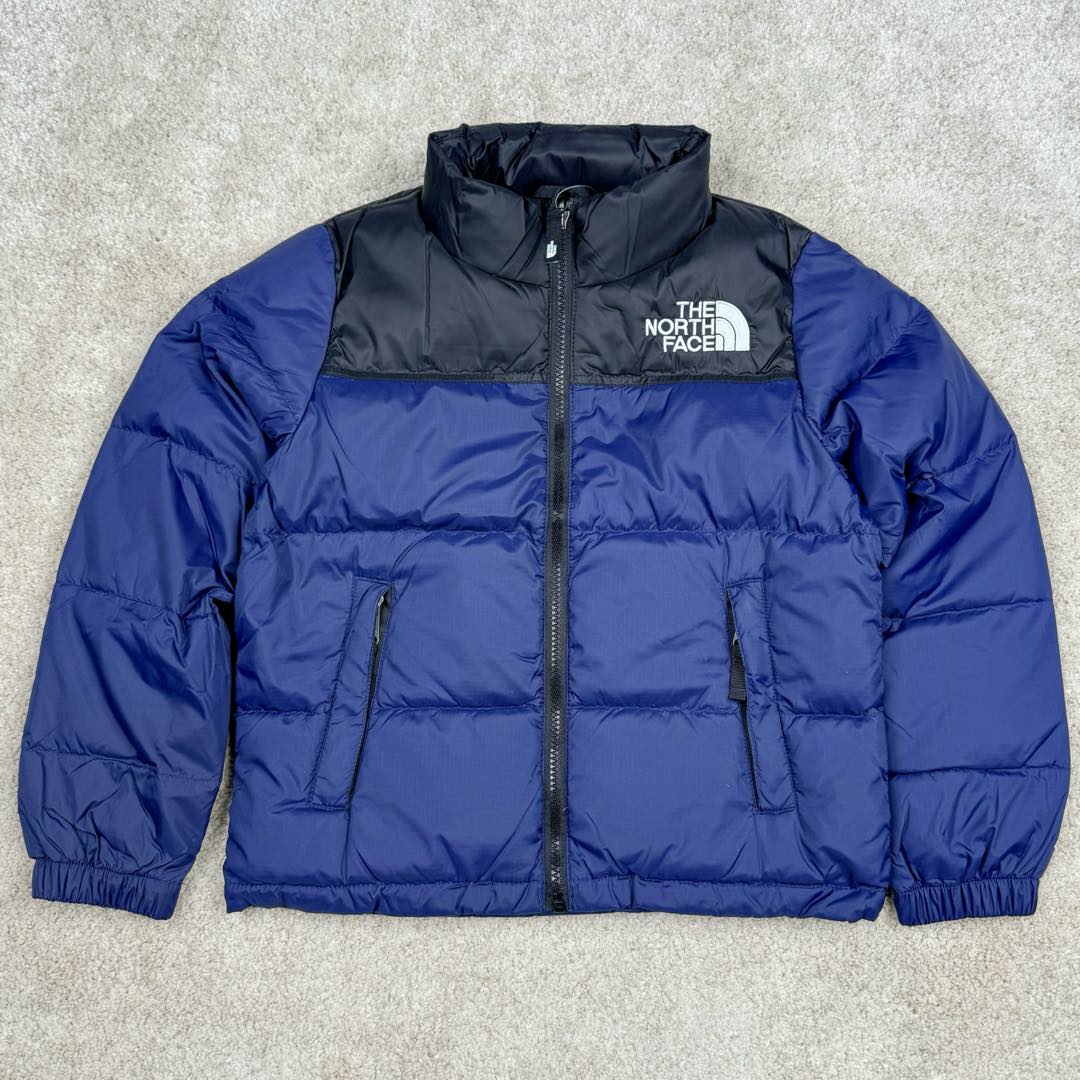 ＃暖冬福利 The North Face 北面童装轻薄羽绒服 潮孩必备 比大鹅童装更时尚 极高性价比的一款童装羽绒服 羽绒采用国标50绒 继承了成人版的御寒性与耐久性设计 让您的小小探险家也能体验到良好的保暖性能 轻薄设计让您的孩子不用再被厚重的羽绒服压的透不过气来 尺码：110 120 130 140 150 160-选品中心