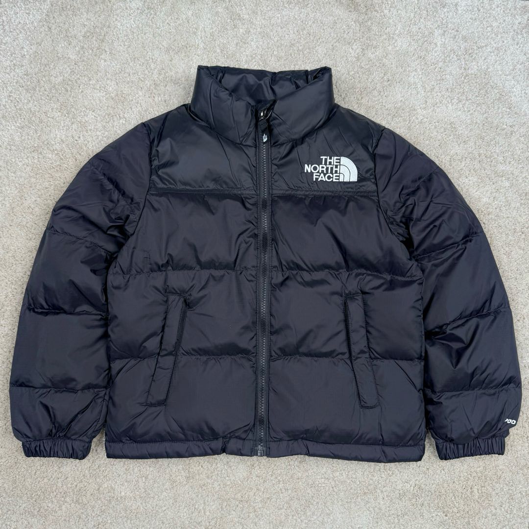 #暖冬福利 The North Face 北面童装轻薄羽绒服 潮孩必备 比大鹅童装更时尚 极高性价比的一款童装羽绒服 羽绒采用国标50绒 继承了成人版的御寒性与耐久性设计 让您的小小探险家也能体验到良好的保暖性能 轻薄设计让您的孩子不用再被厚重的羽绒服压的透不过气来 尺码:110 120 130 140 150 160-选品中心