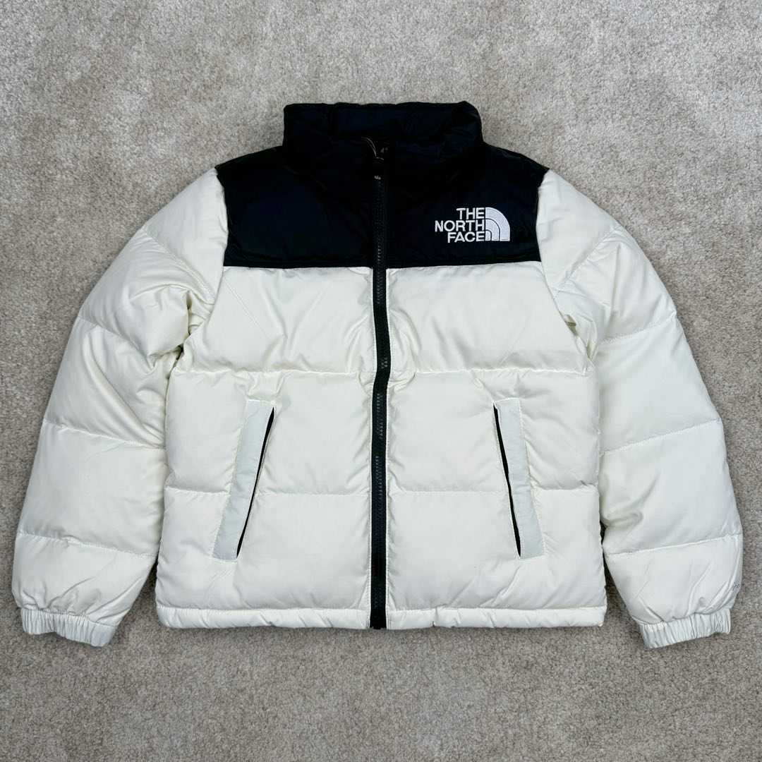 #暖冬福利 The North Face 北面童装轻薄羽绒服 潮孩必备 比大鹅童装更时尚 极高性价比的一款童装羽绒服 羽绒采用国标50绒 继承了成人版的御寒性与耐久性设计 让您的小小探险家也能体验到良好的保暖性能 轻薄设计让您的孩子不用再被厚重的羽绒服压的透不过气来 尺码:110 120 130 140 150 160-选品中心