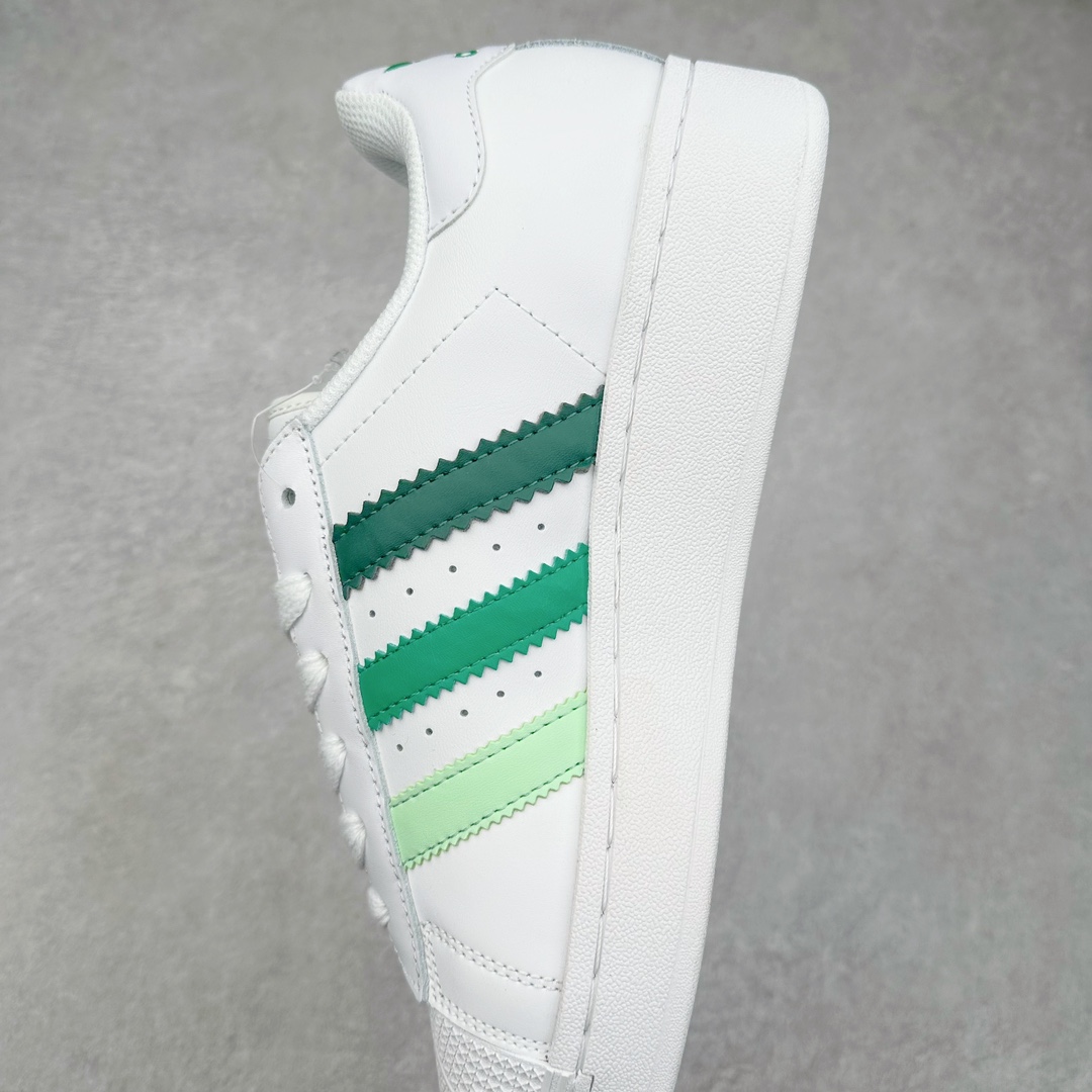 图片[7]-＃特价福利 AD Originals Superstar 经典复古贝壳头厚底板鞋 IE9121 诞生于1969年 是第一双将全皮面鞋 身与橡胶鞋头结合在一起的低帮篮球鞋 Superstar最开始 是作为高帮篮球鞋Pro Model的低帮版本而出现的 但因为其独特和醒目的橡胶鞋头造型而让大家熟知 被大家形象地称为\\\”shelltoe\\\”贝壳头 在70年代的美国职业篮球场上 接近3/4的NBA球员都将这双Superstar作为场上用鞋 80年代之后 经过不断的改良和发展 Superstar逐渐成为横跨时装、音乐、街头文化、休闲和运动等各大领域的时尚潮鞋 尺码：35.5 36 36.5 37 38 38.5 39 40 40.5 41 42 42.5 43 44 44.5 45-选品中心